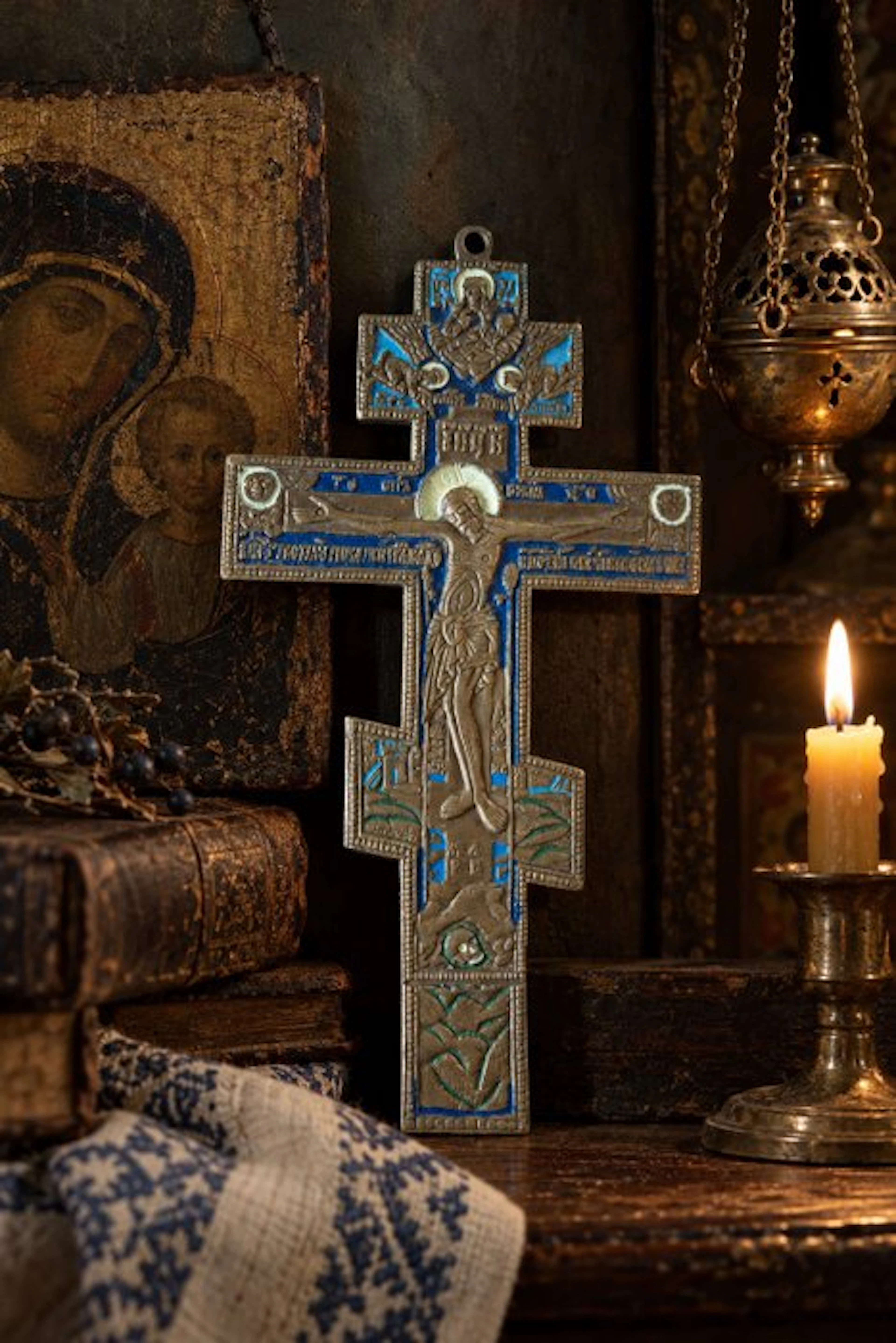 Antique inspired Cross - Bronze