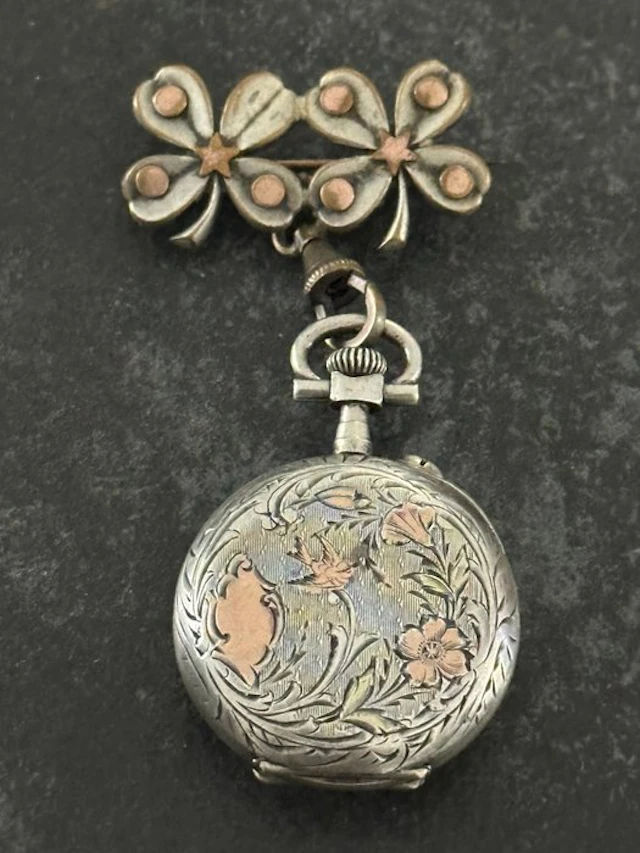 Montre de col - Boîtier argent sculpté d’un oiseau - pocket watch - 1900-1949