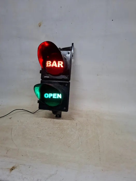Groen pol - Traffic light - PVC - Stoplight bar/open | Barnebys