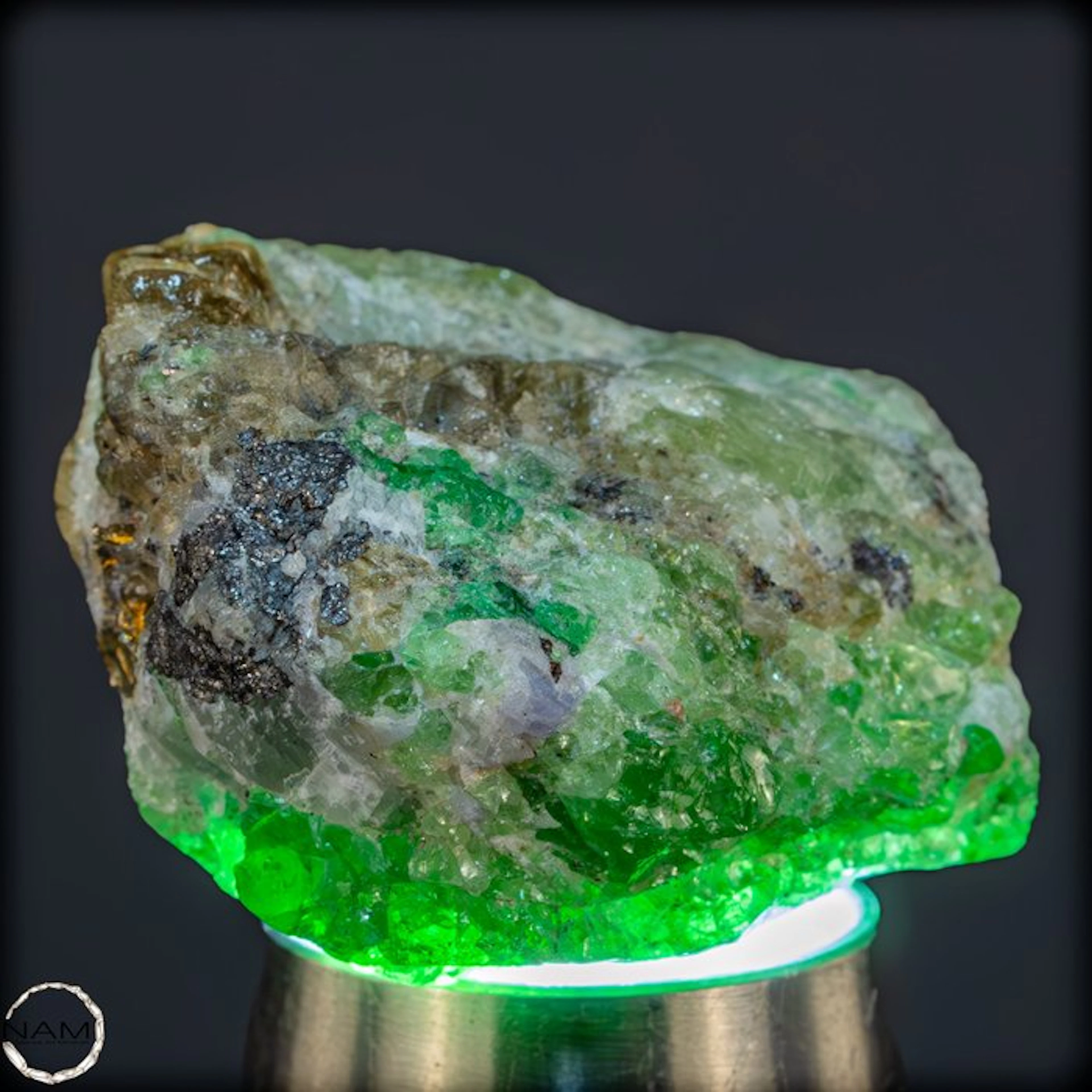 Natural top-quality Tsavorite crystal from Tanzania. 177.10 ct- 35.42 g