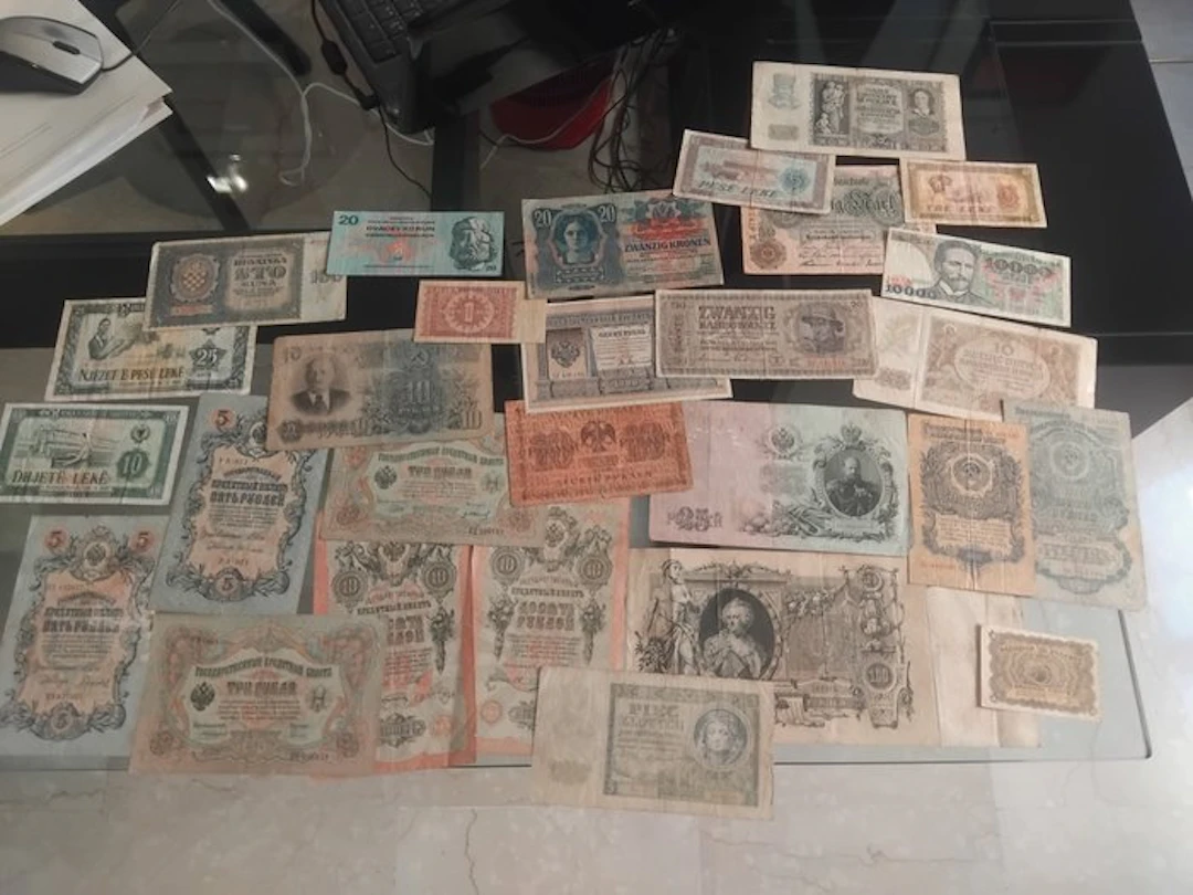 World. - 28 banknotes - various dates (No reserve price)