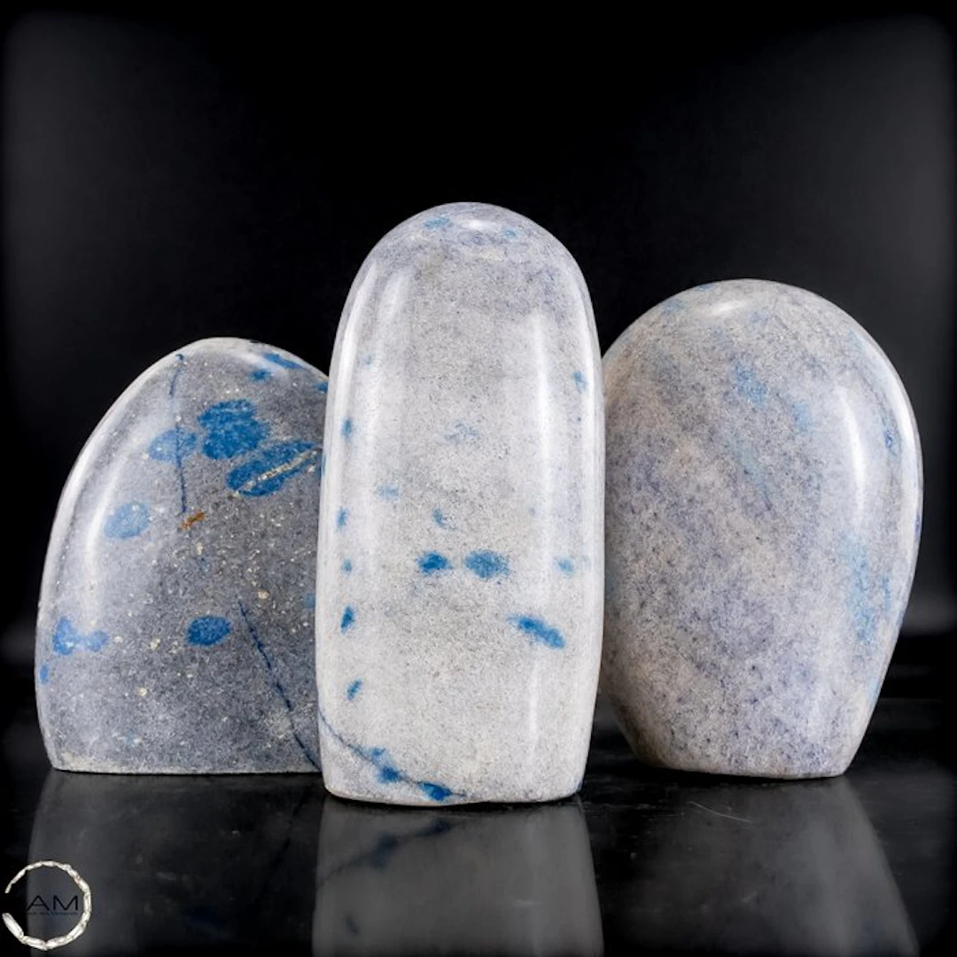 K2 freeforms – Fascinating trio with bright blue azurite...