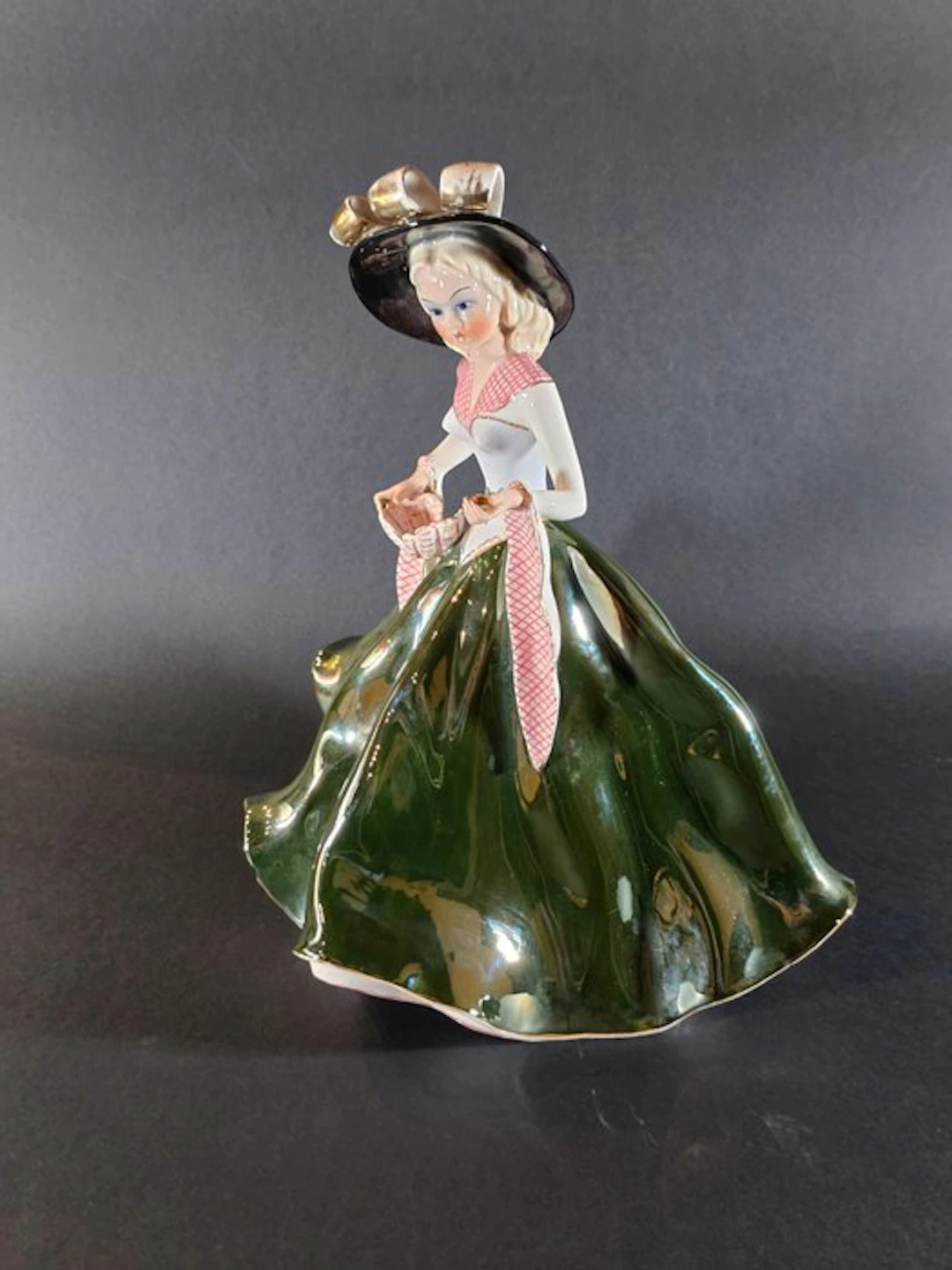 G. Girardi - Figure - Dama icon gonna verde - Earthenware