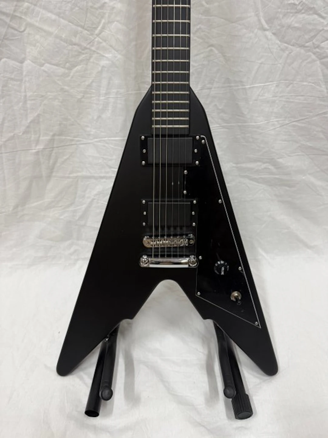 Lintage Guitars - FV-530-BK Flying V (Actieve Pick-ups) - - Electric guitar
