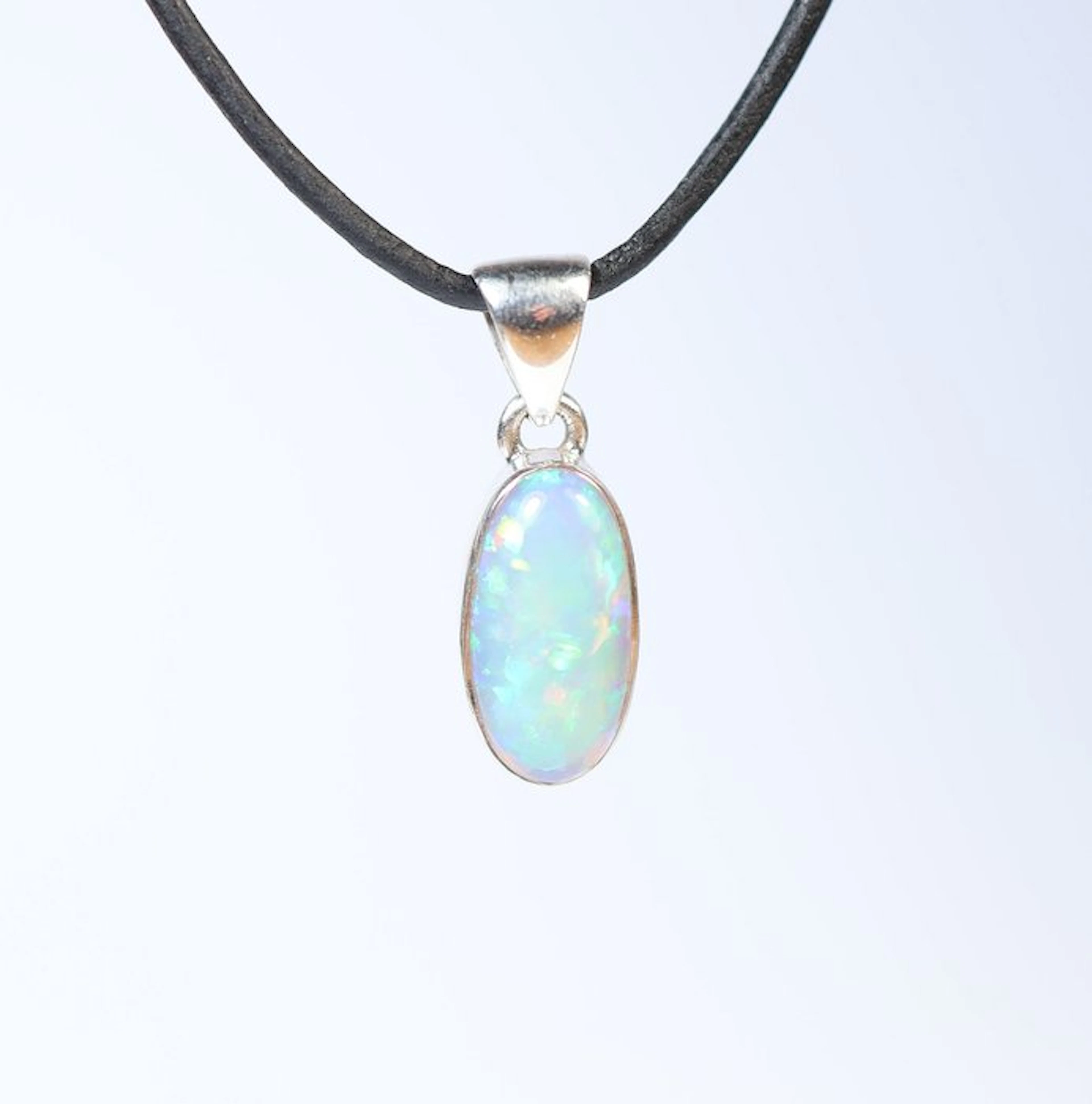 Ethiopian opal / Welo opal / cabochon Pendant / new- 1.8 g - (1)