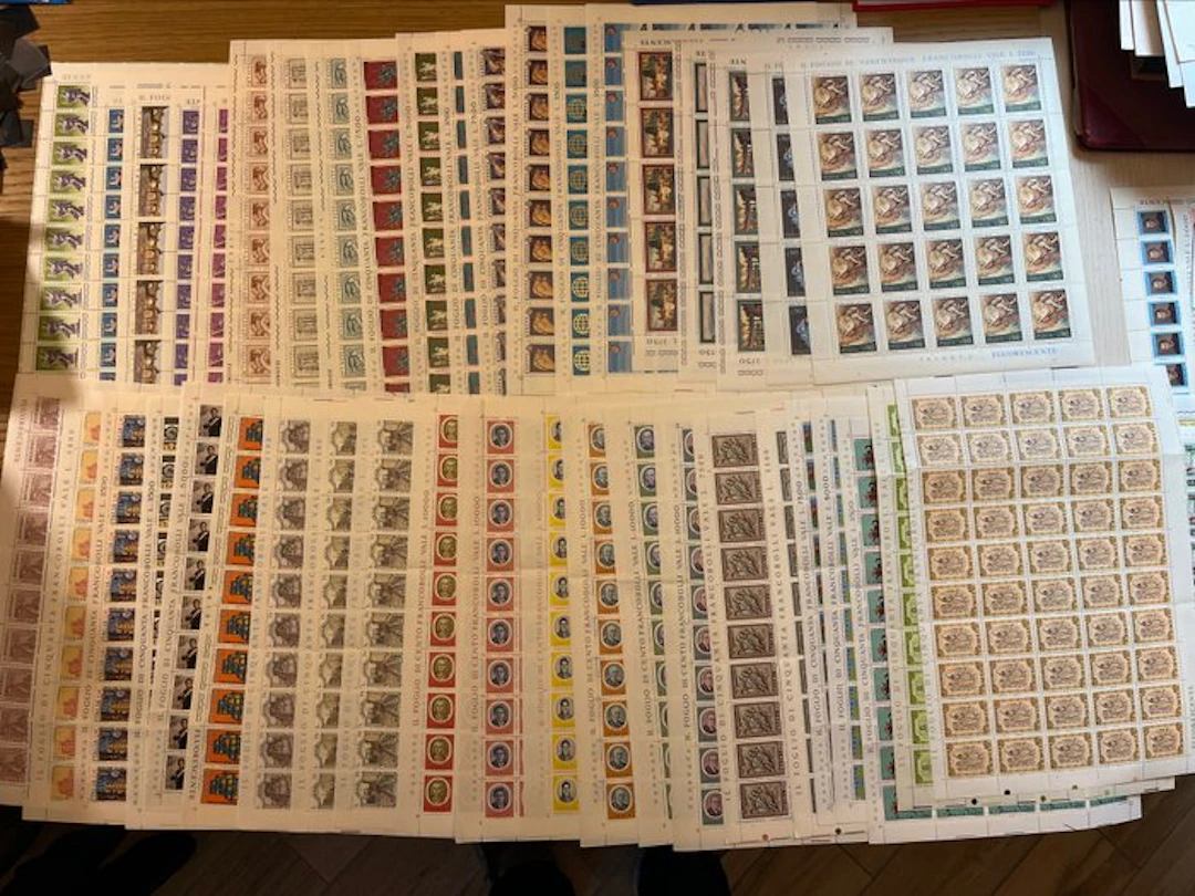 Italian Republic 1975 - The complete year in full sheets...