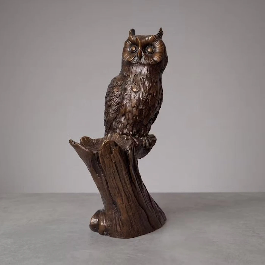 Statue, XL sculptuur van een uil op tak 40 cm. Gesigneerd - 40 cm - Bronze
