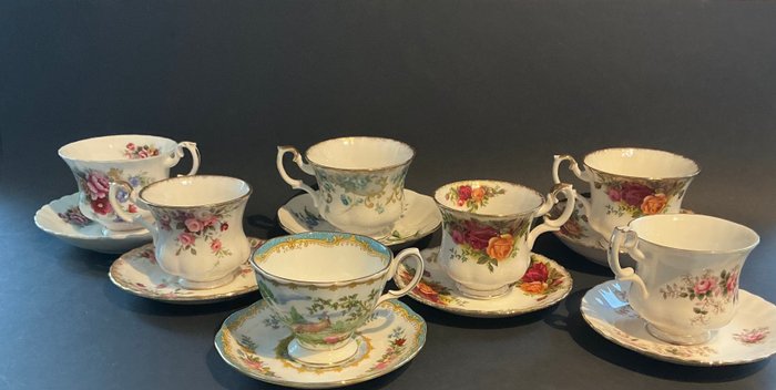 Royal Albert - Cup and saucer - Porcelain, in very good condition