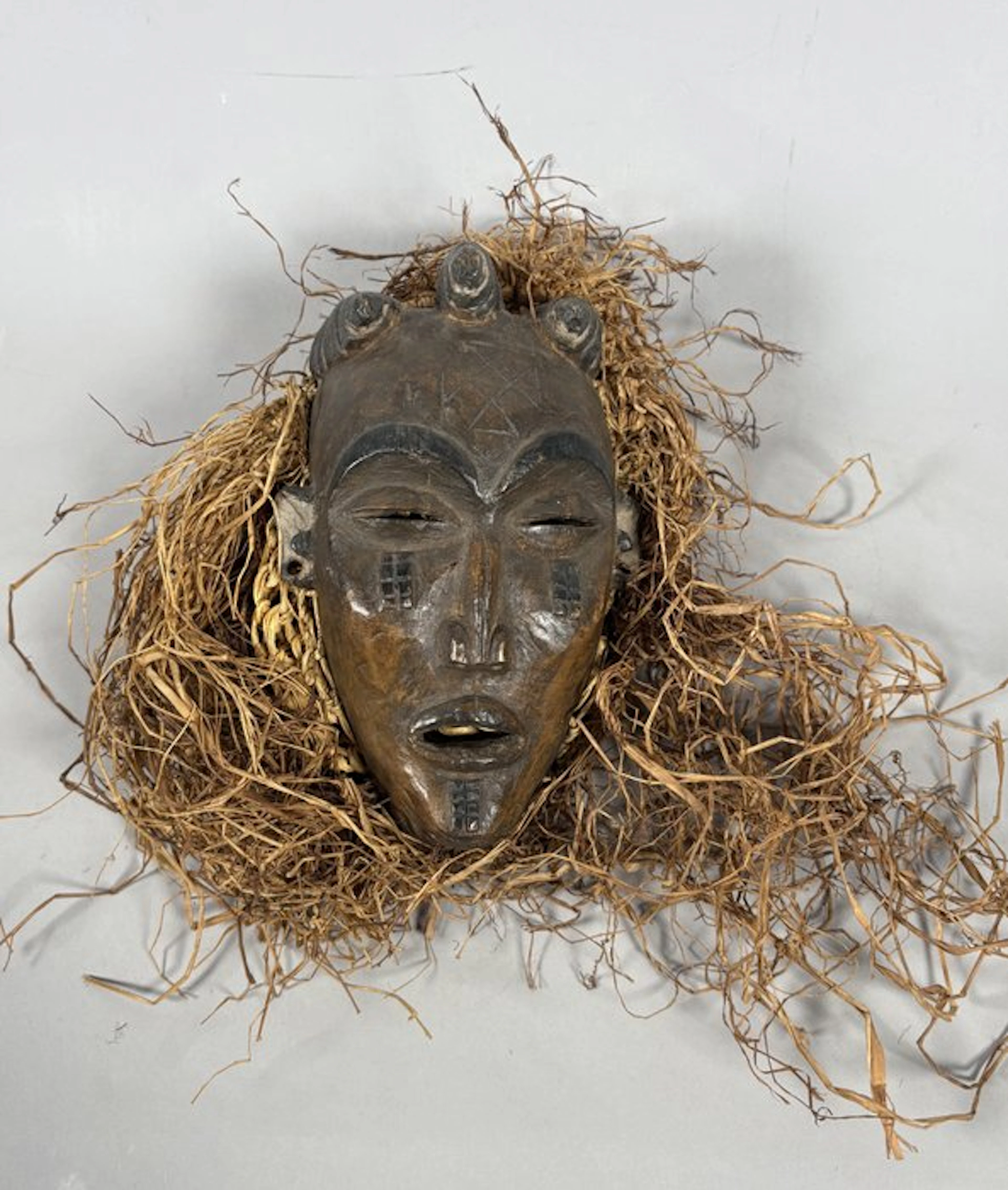 Masque Tchokwé - Sculpture - Mwana Pwo mask