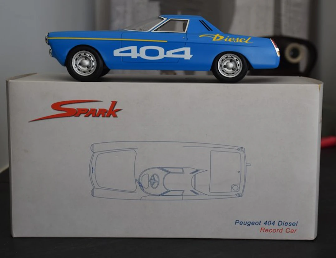 Spark 1:18 - Model car - Peugeot 404 Diesel Record Car