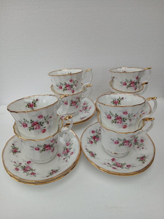 Elizabethan - Cup and saucer (8) - Fine bone China, porcelain. - head and dish