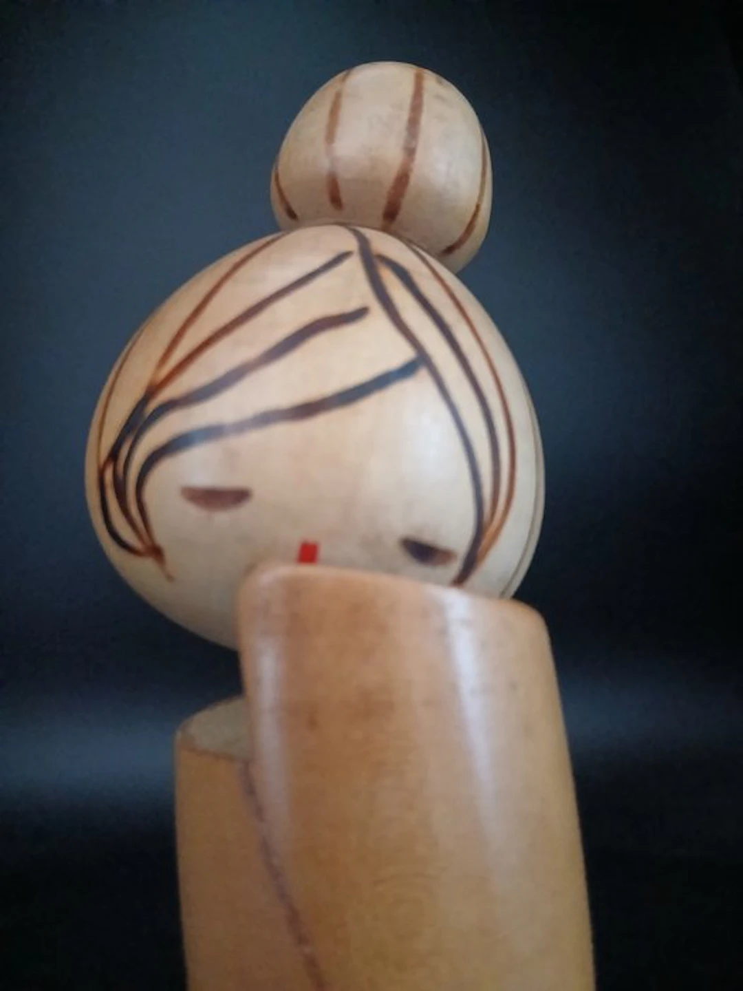 Figurine - Prachtige Vintage Sosaku Kokeshi - "Hajirai"...