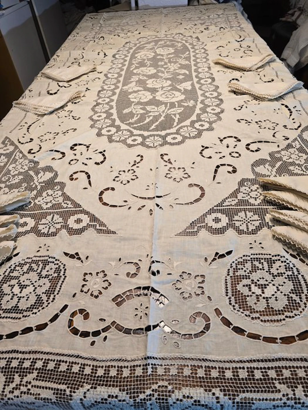 Tablecloth (13) - 260 cm - 175 cm - Embroidered tablecloth
