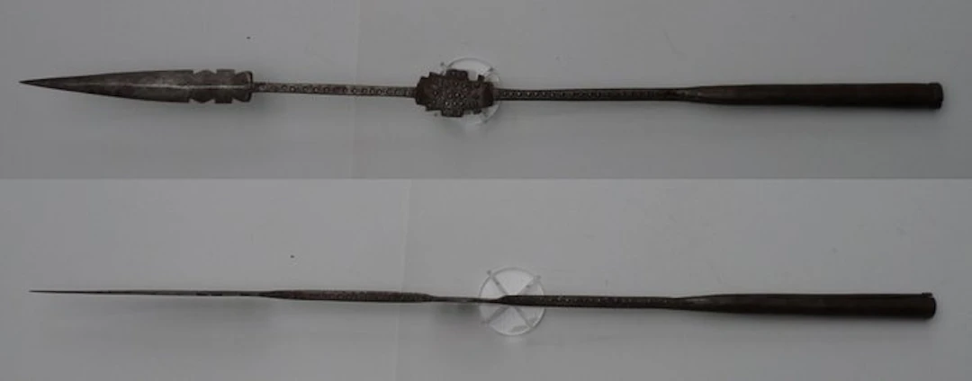 Antique African iron spear head - 66 cm (No reserve price)