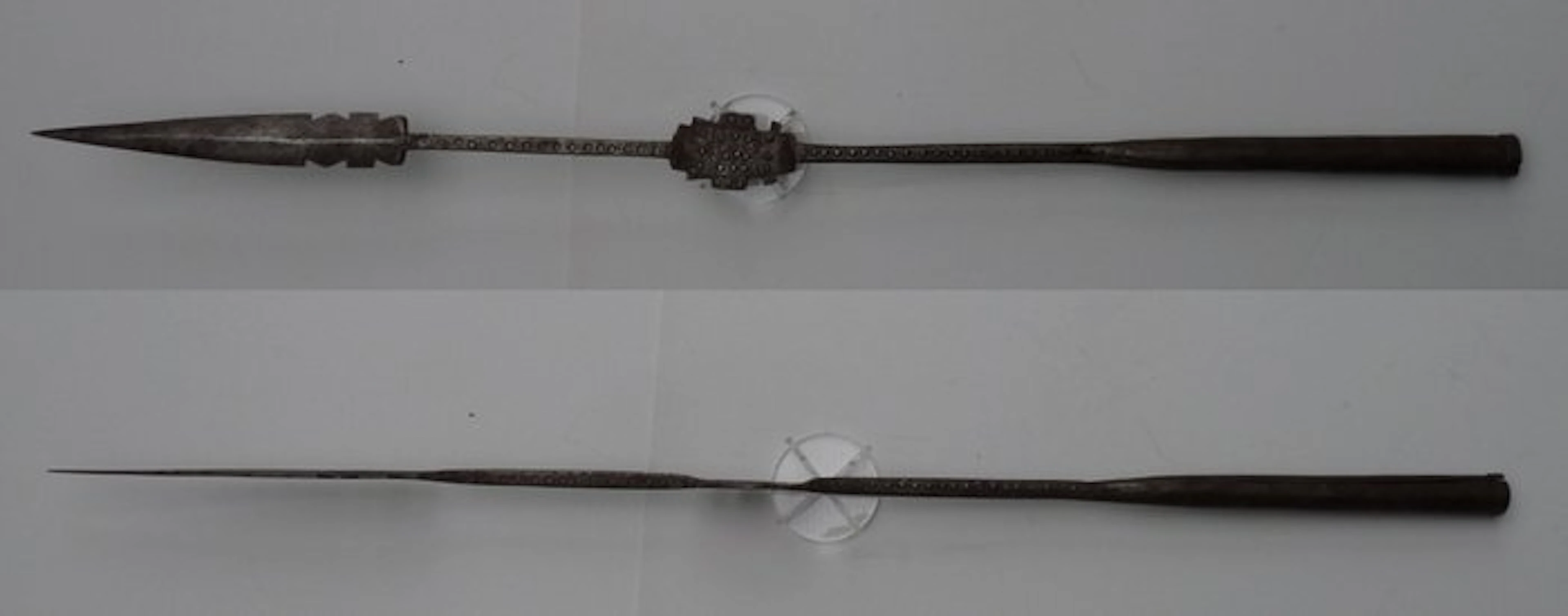 Antique African iron spear head - 66 cm (No reserve price)