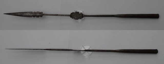Antique African iron spear head - 66 cm (No reserve price)