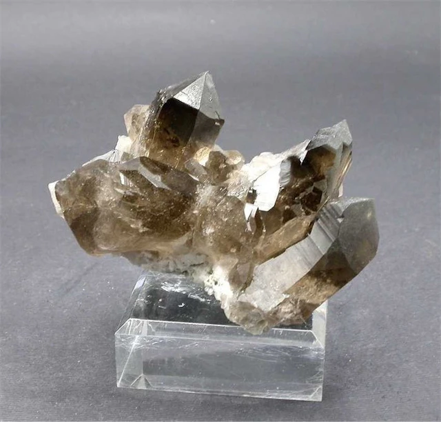 Smoky quartz Crystals on matrix - Height: 8 cm - Width: 5.5 cm- 300 g - (1)