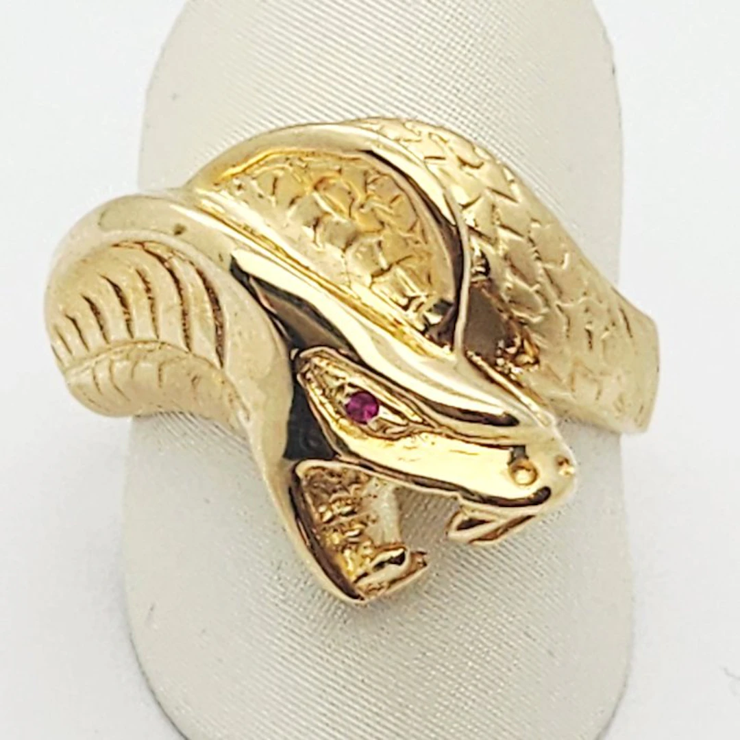 Ring - 18 kt. Yellow gold - 0.01ct. tw. Ruby