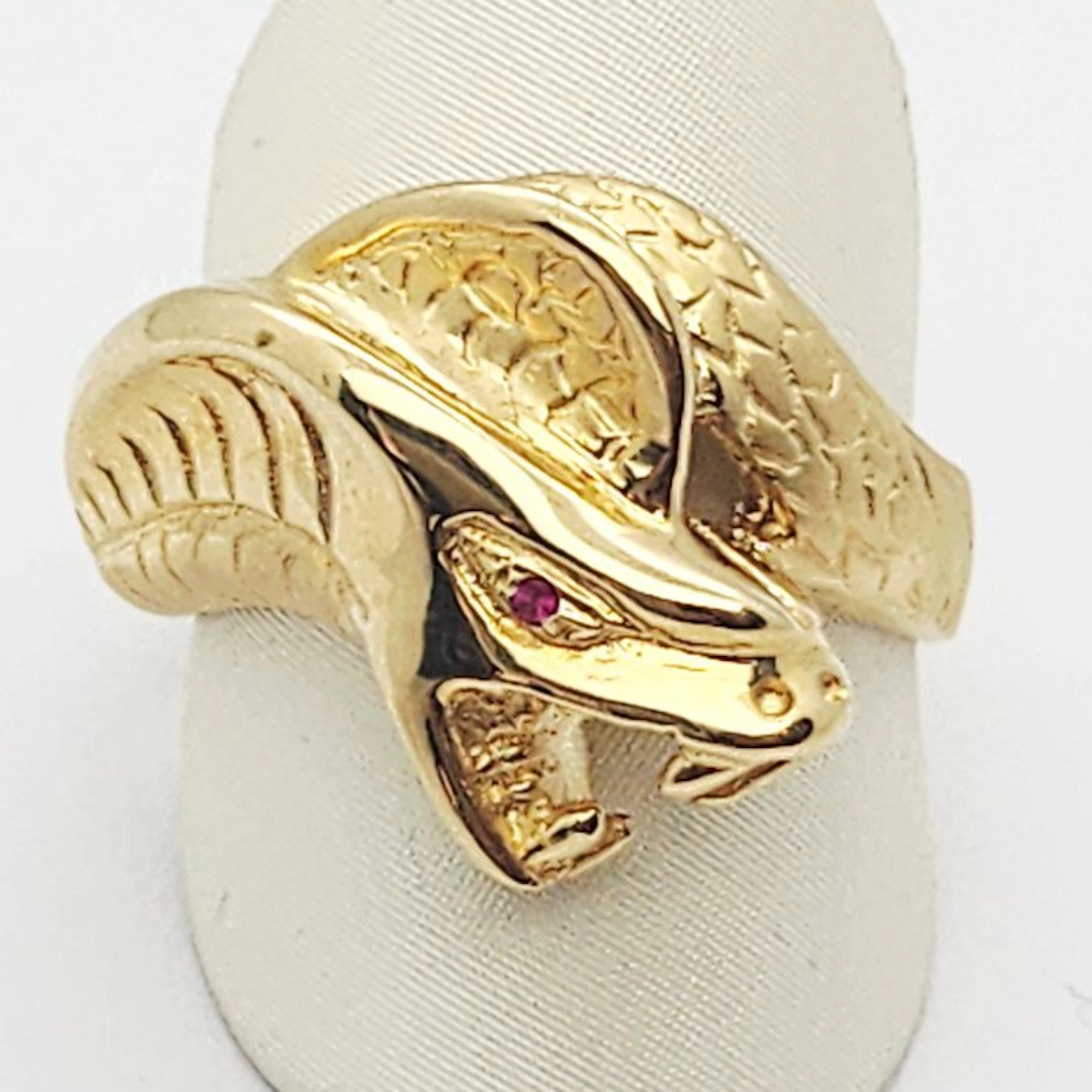 Ring - 18 kt. Yellow gold - 0.01ct. tw. Ruby
