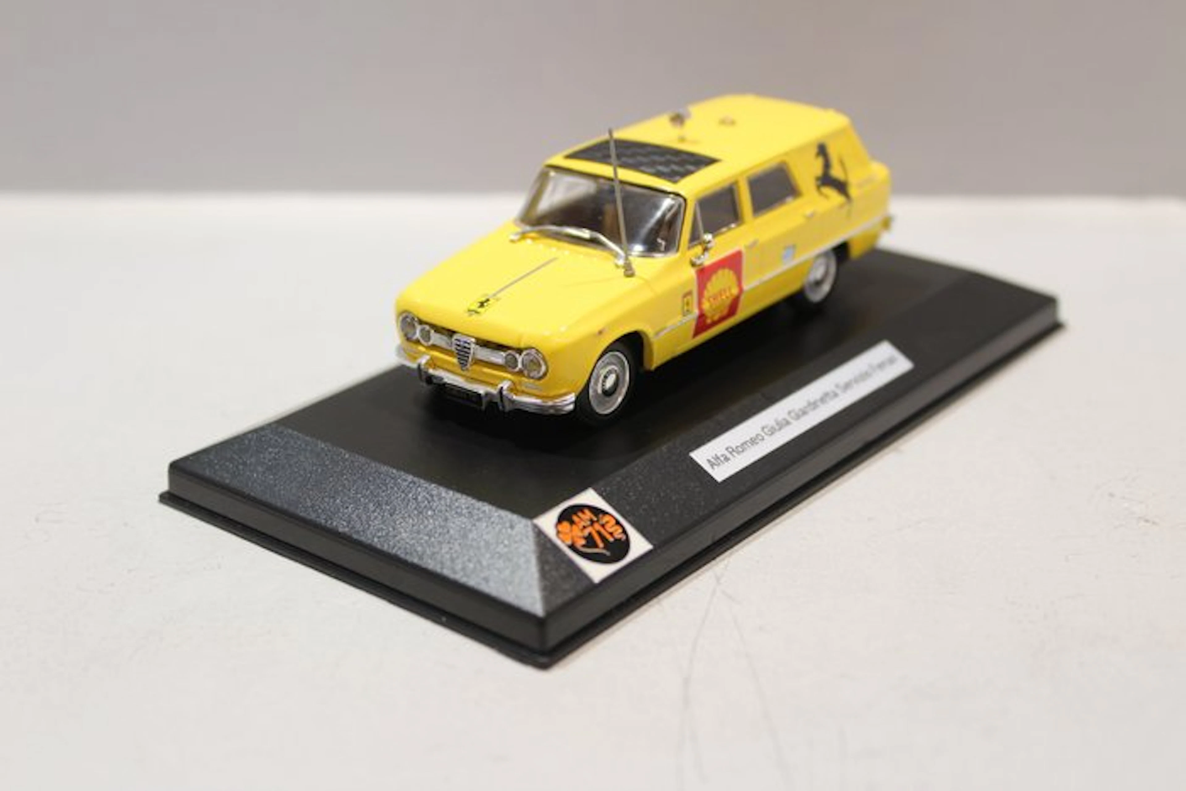 AM.71 1:43 - Model car - Alfa-Romeo Giulia Giardinetta servizio Ferrari 1/43.