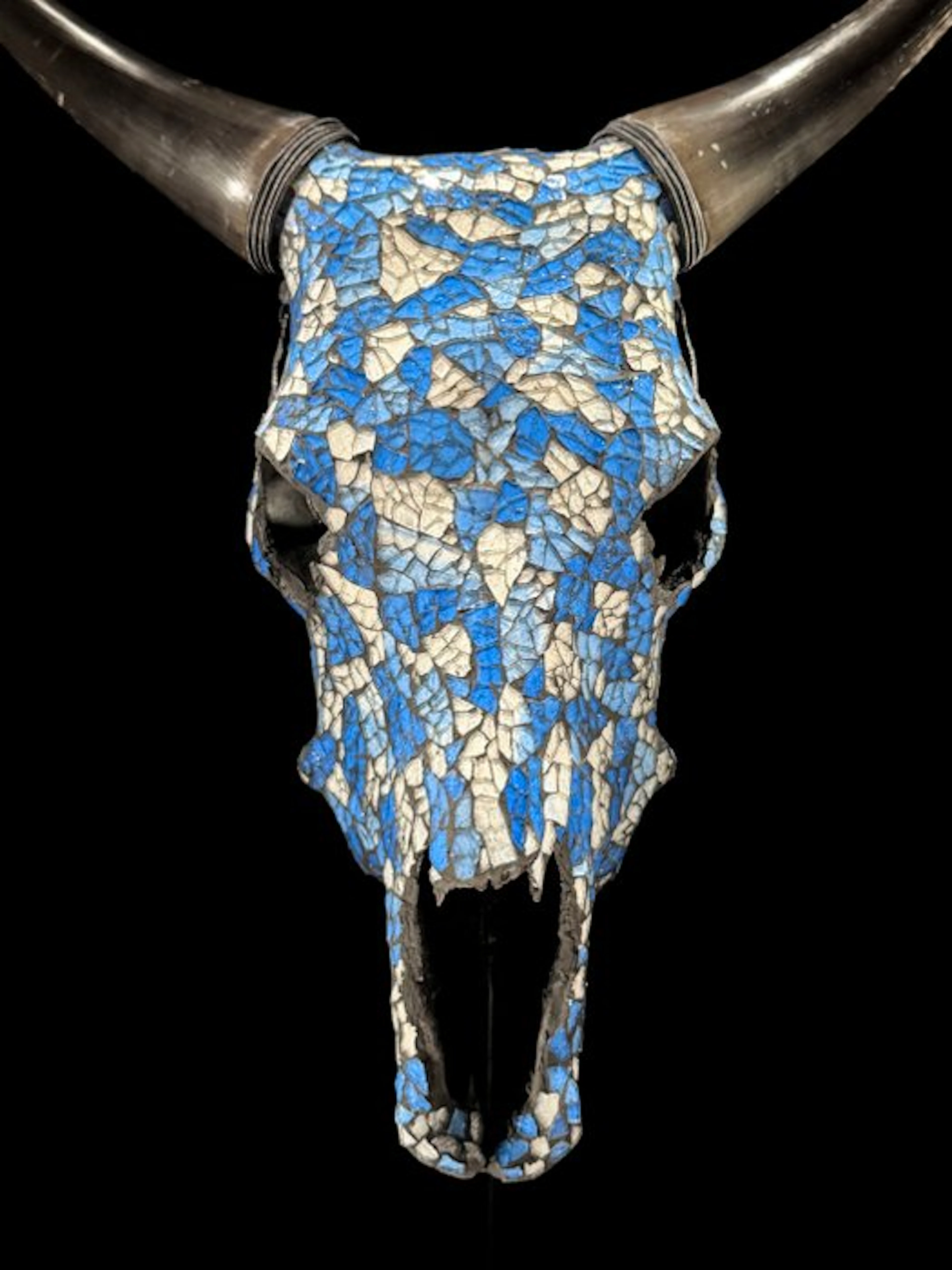 NO RESERVE PRICE - Stunning Cow skull with glass mozaic...