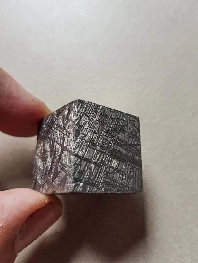 Muonionalusta meteorite HQ Swedish Cube - Height: 2.2 cm - Width: