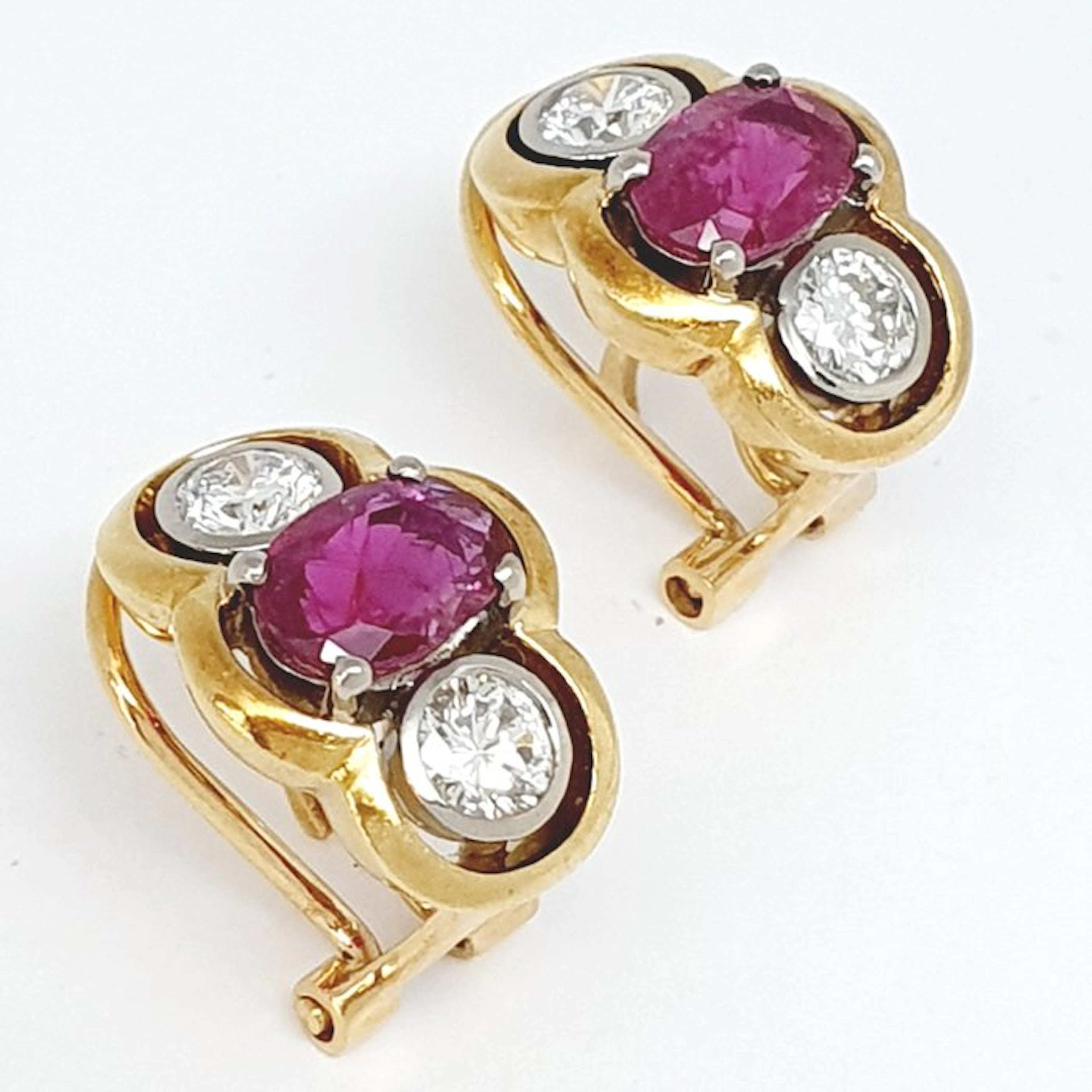 Earrings - 18 kt. Yellow gold - 1.00ct. tw. Diamond (Natural) - Ruby