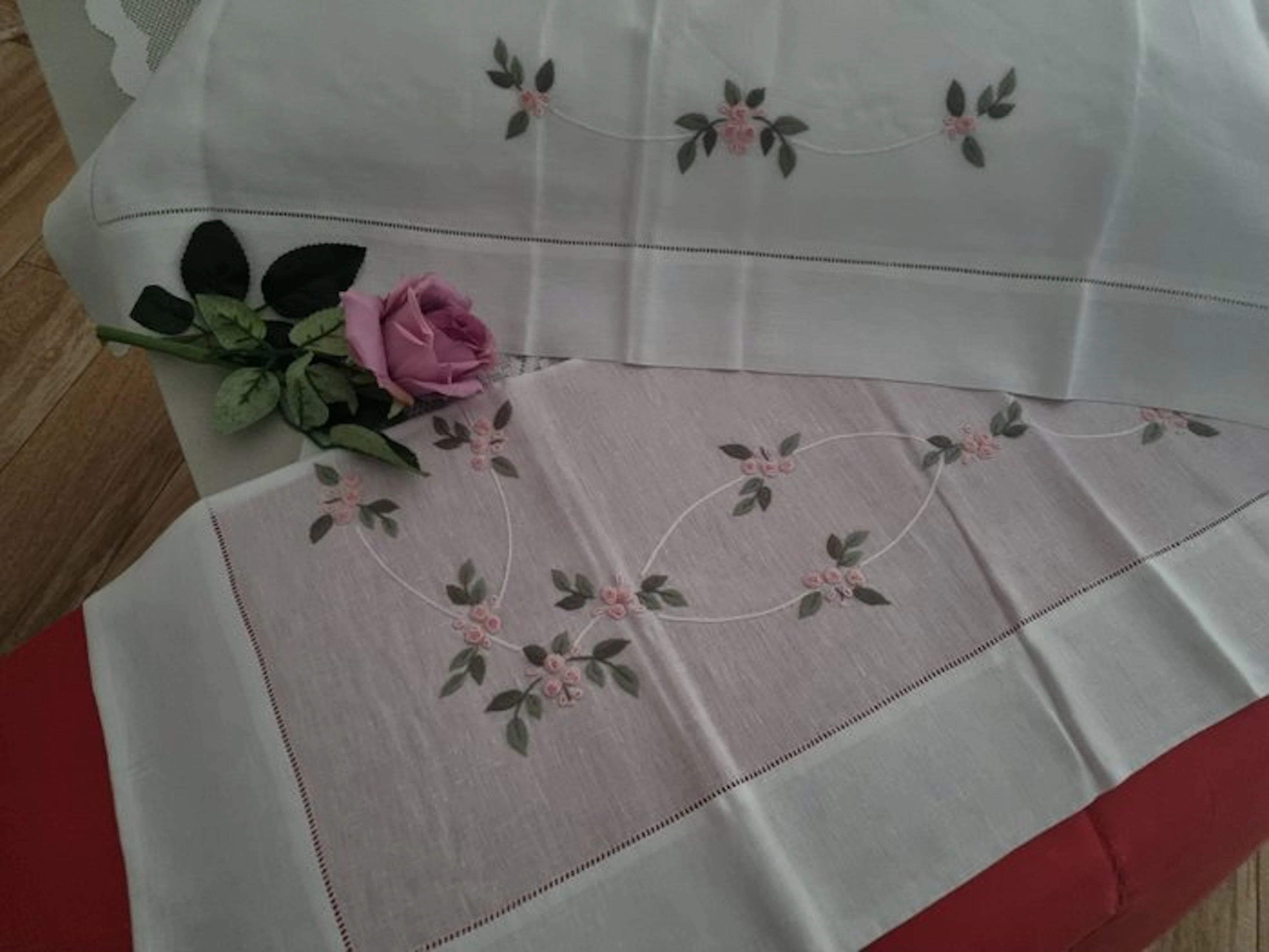 Pregiato Lenzuolo in puro lino ricamato a mano Roselin...