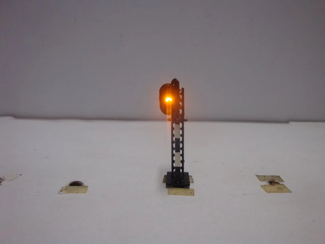 Seinen N - Model train lighting (10) - Light signals...