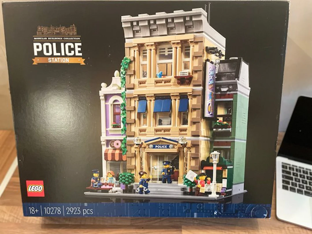 LEGO Set - 10278 - Creator Expert - Police Station