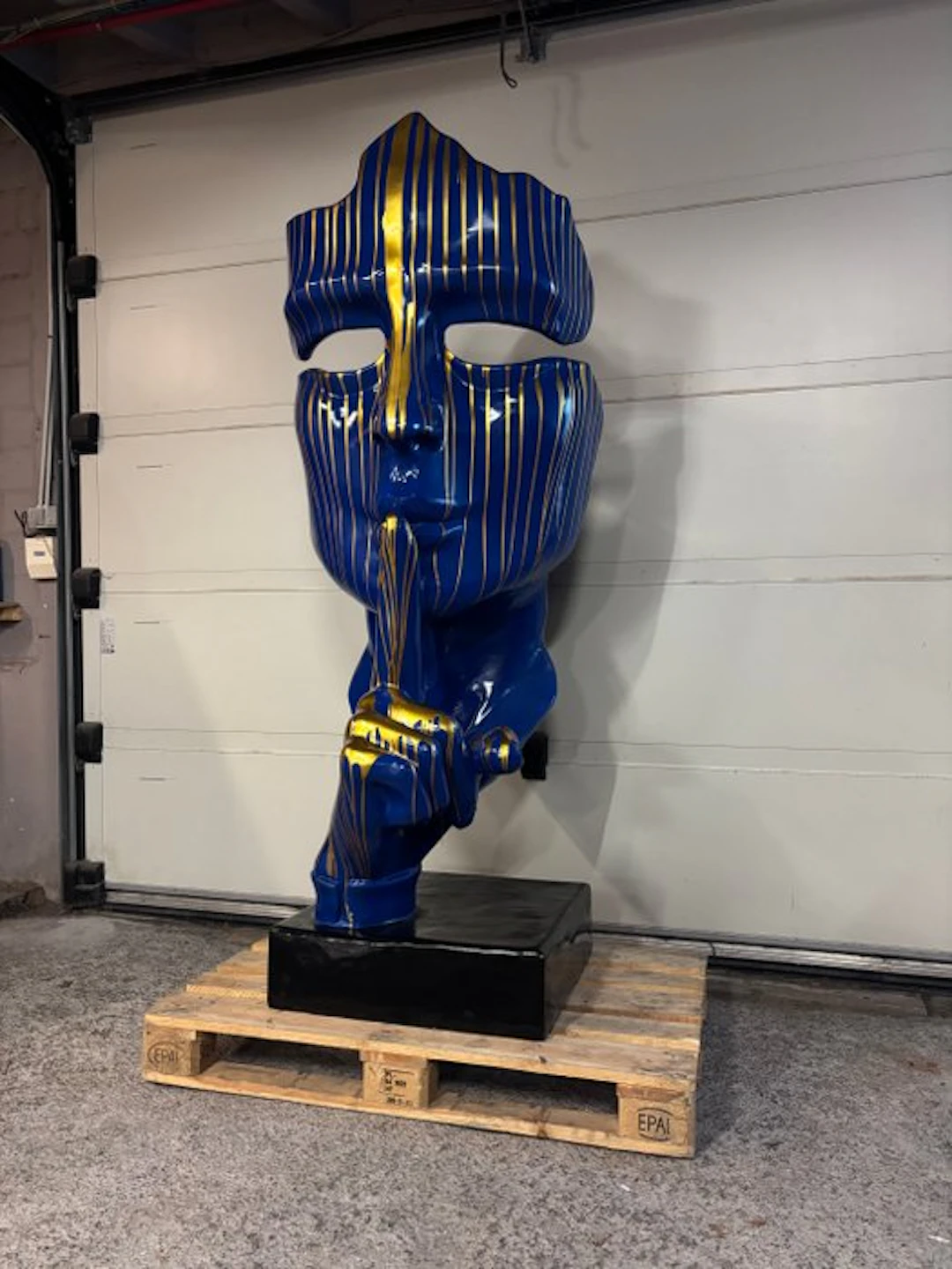 Rob VanMore - Outdoor sculpture, The Silence XXXL - 200cm - 200 cm - polyresin