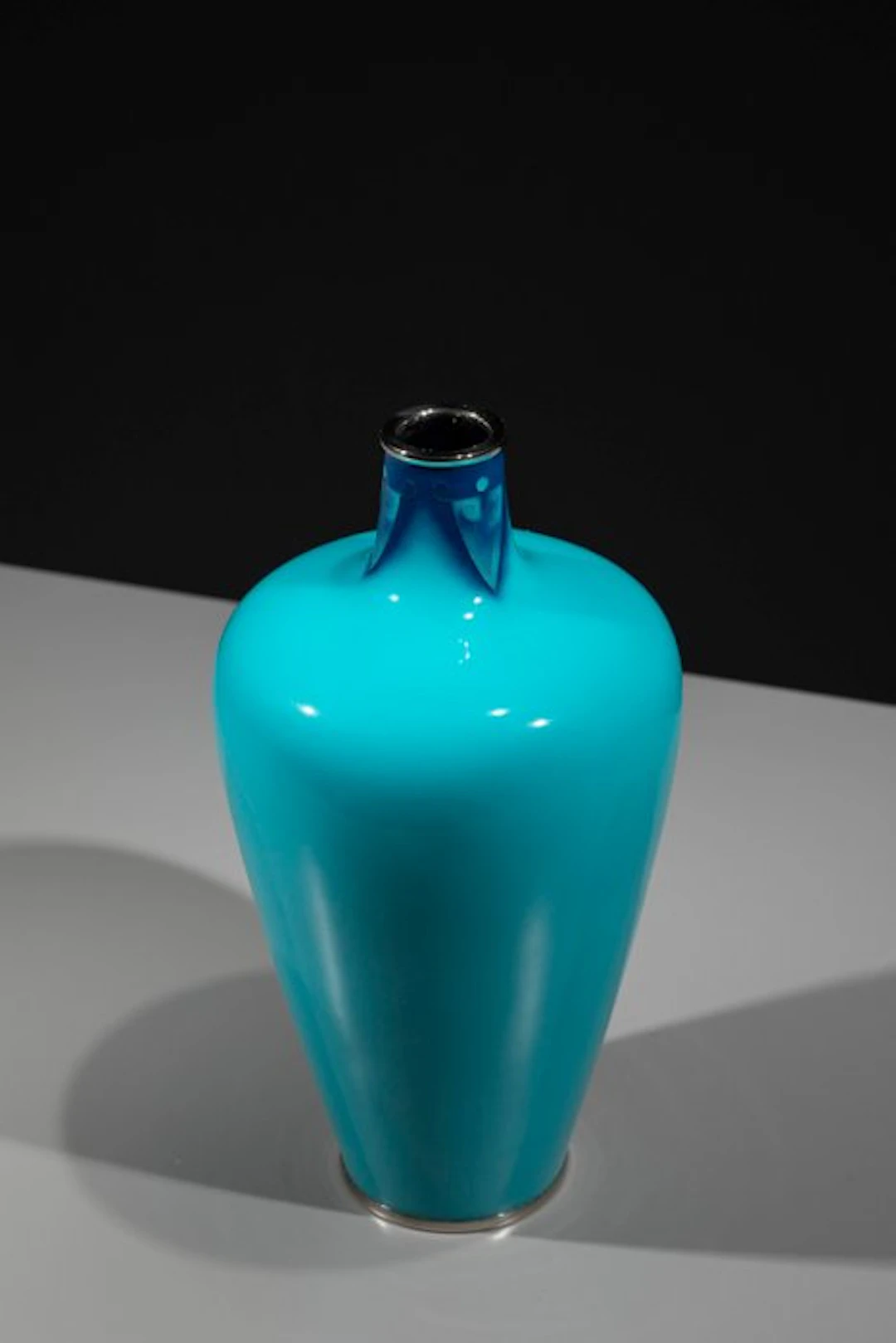 Vase - Cloisonné - A fine Ando cloisonné vase with...