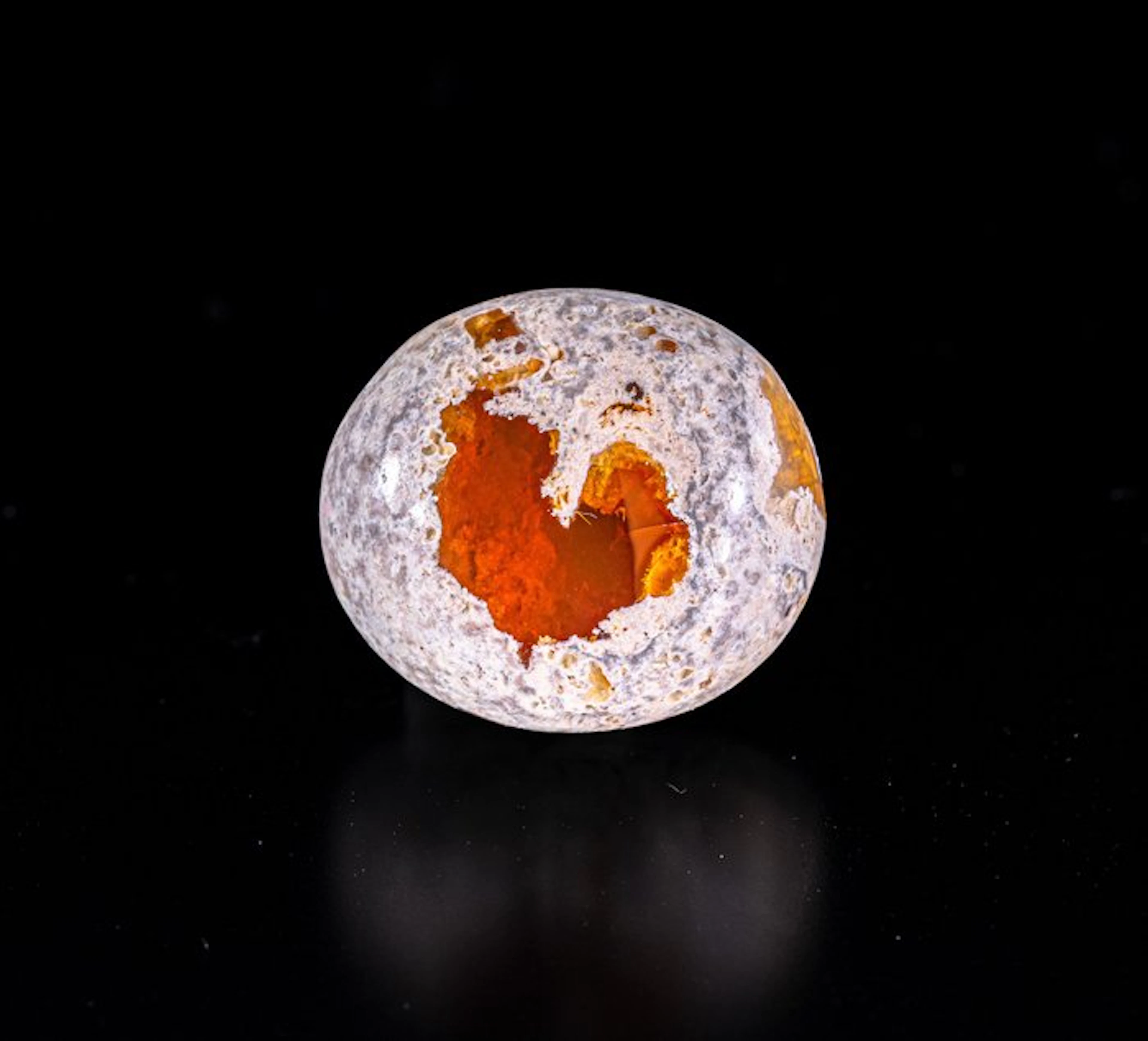 Exceptional Fire Opal "Dragon Egg" - Mexico 10.80 carats...