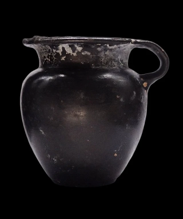 Ancient Greek - Olpé with a shiny black glaze - 400 BC - Intact
