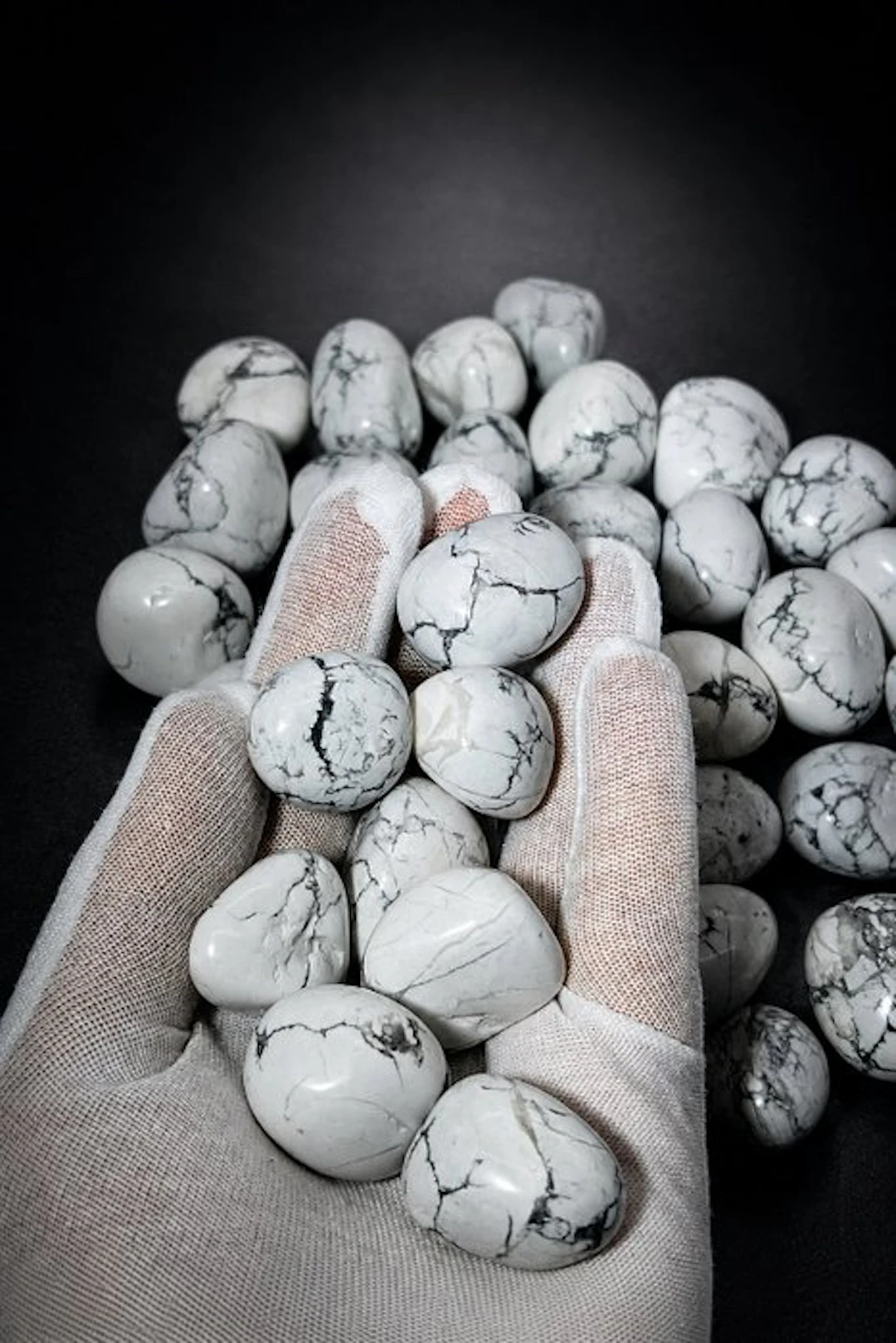 ***NO RESERVE*** Premium Howlite Tumbled Stones – Parcel...