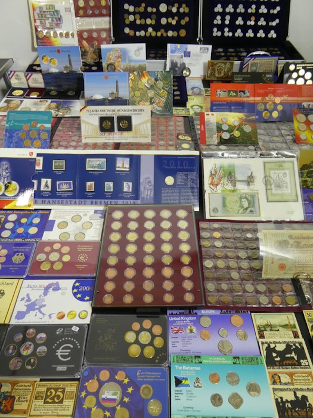 World. Collection of coins/banknote/medals/euro inkl