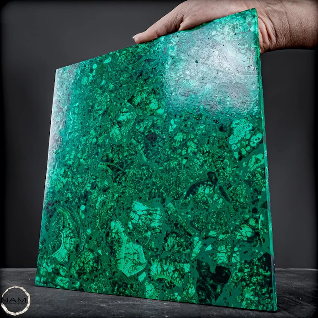 Breathtaking malachite inlay board – Exclusive work of...