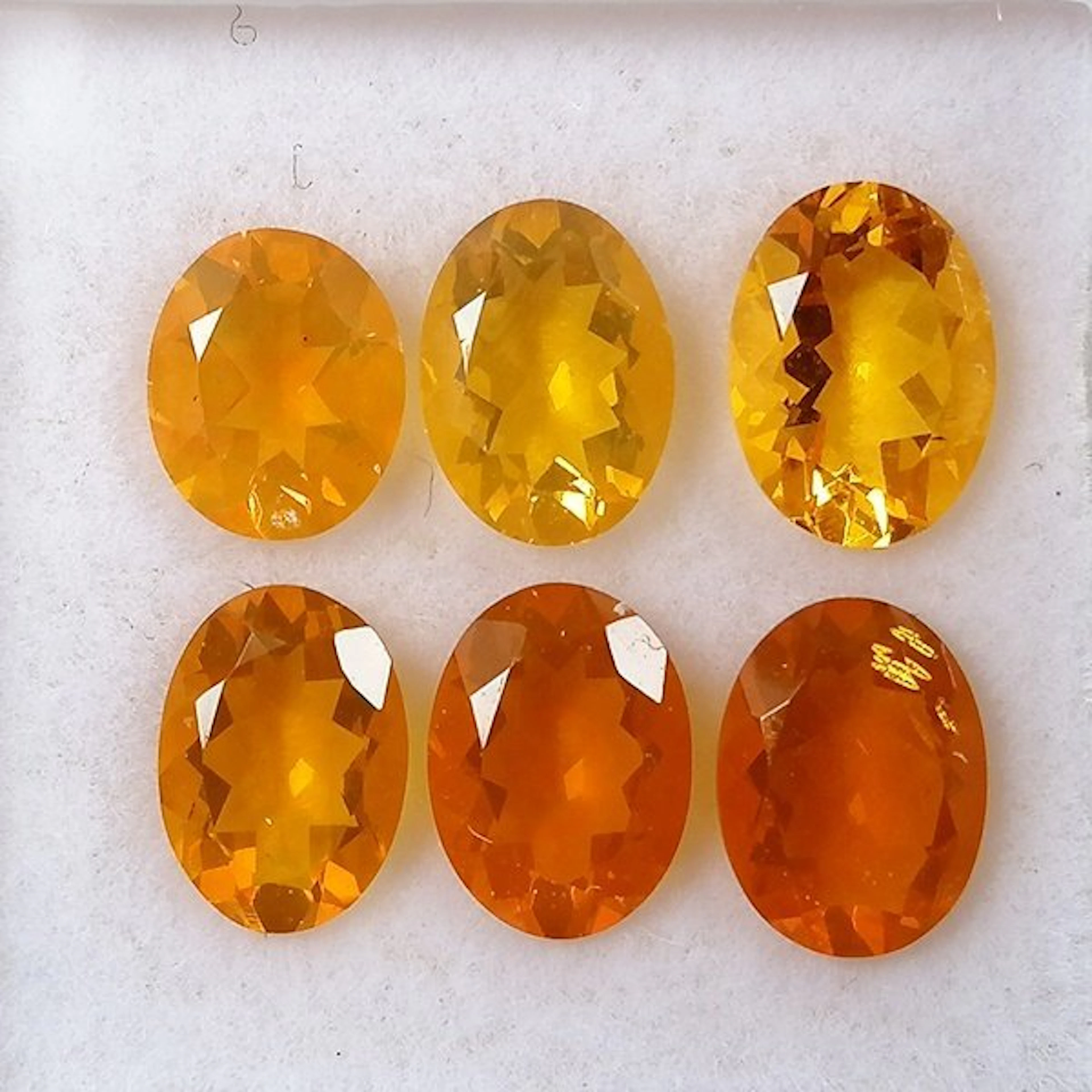 6 pcs Orange Opal - 3.26 ct - Instituto Gemólogico Español (IGE)