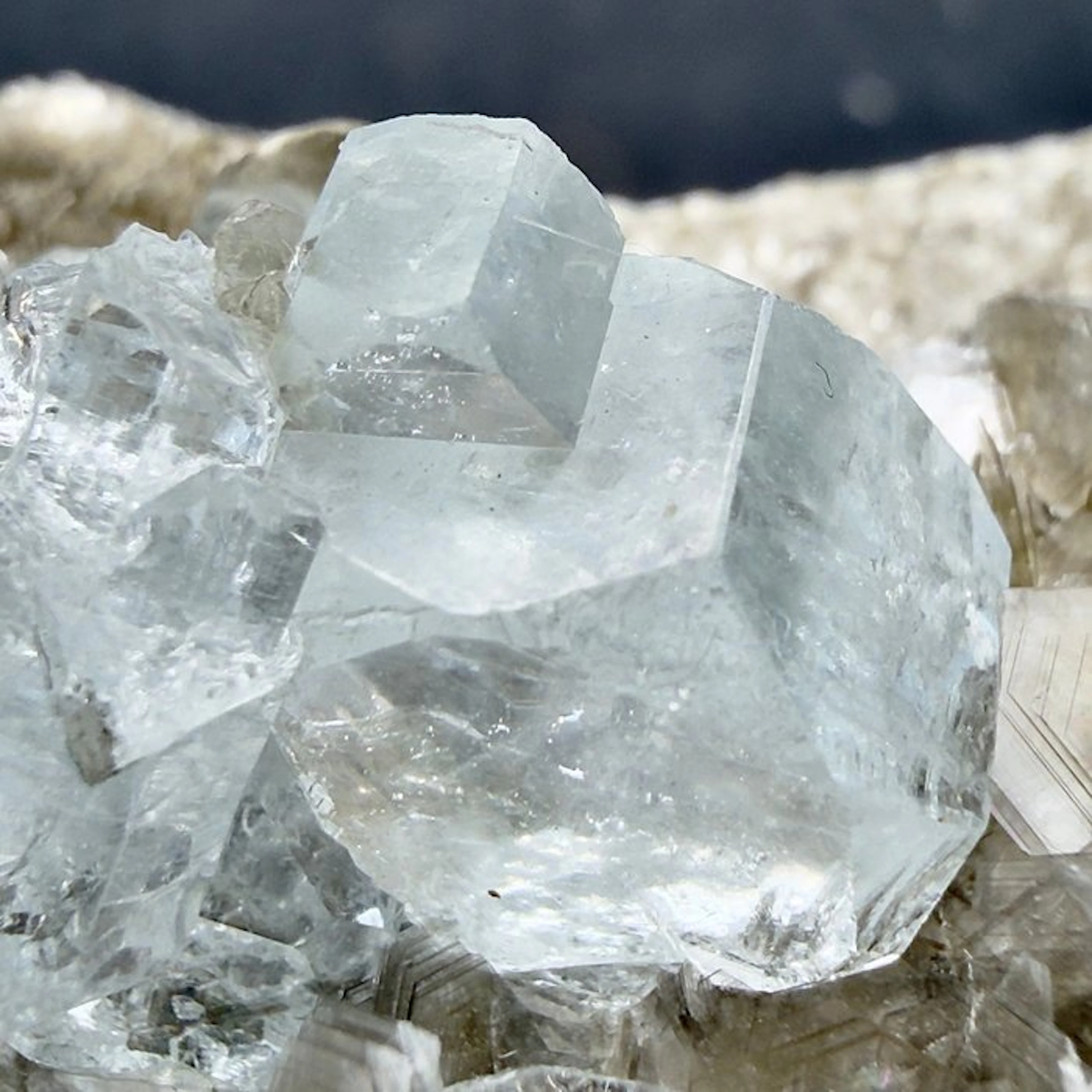 Aquamarine Crystals on matrix - Height: 9 cm - Width: 7 cm- 250 g - (1)