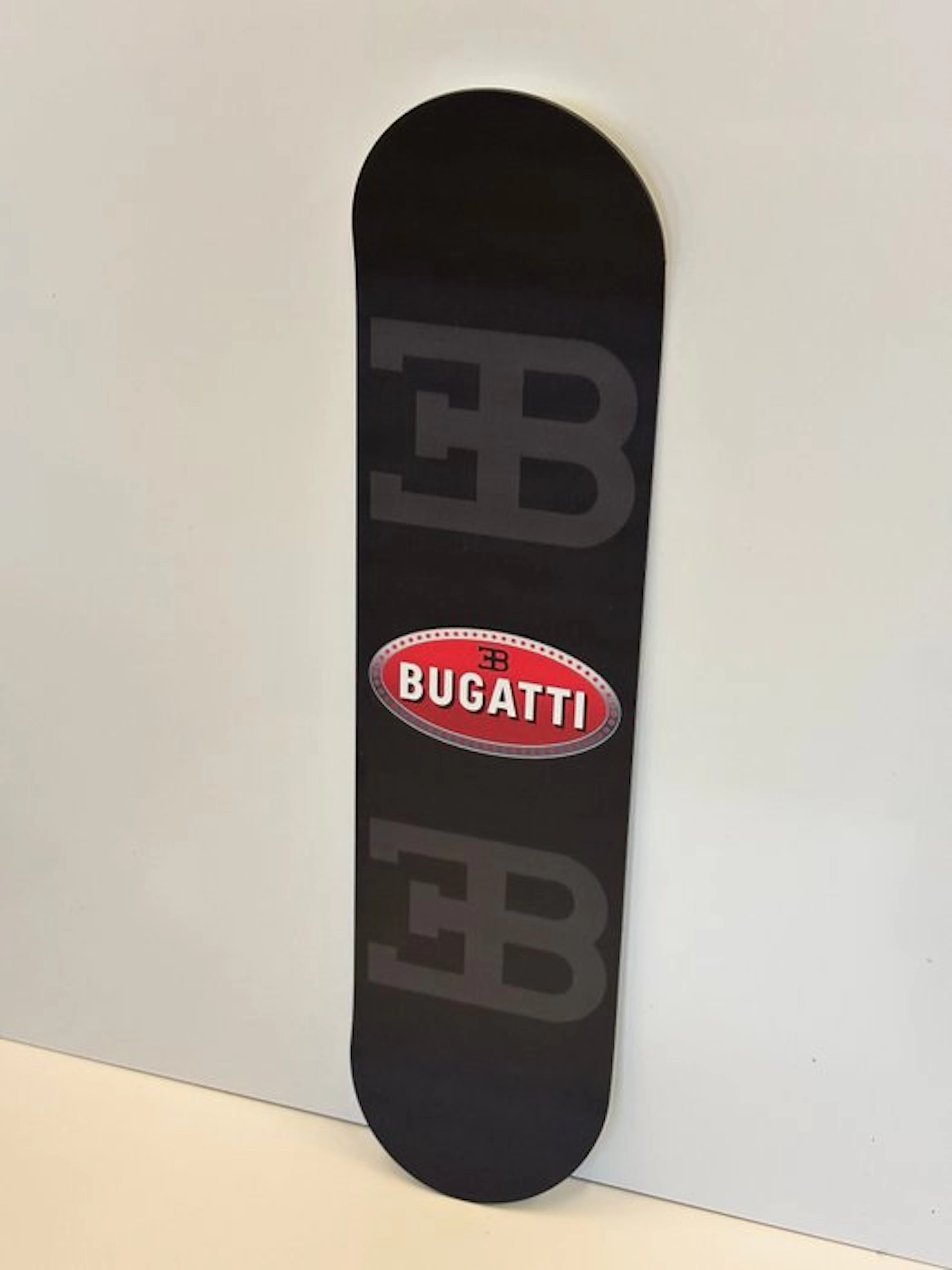 Beever Deco Art - Bugatti goes skating!