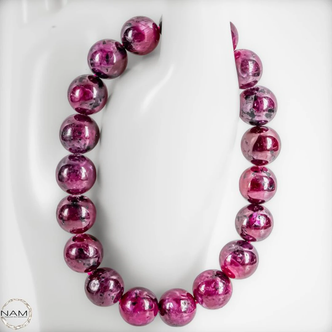 Beautiful ruby bracelet – an expression of pure elegance and vibrant energy