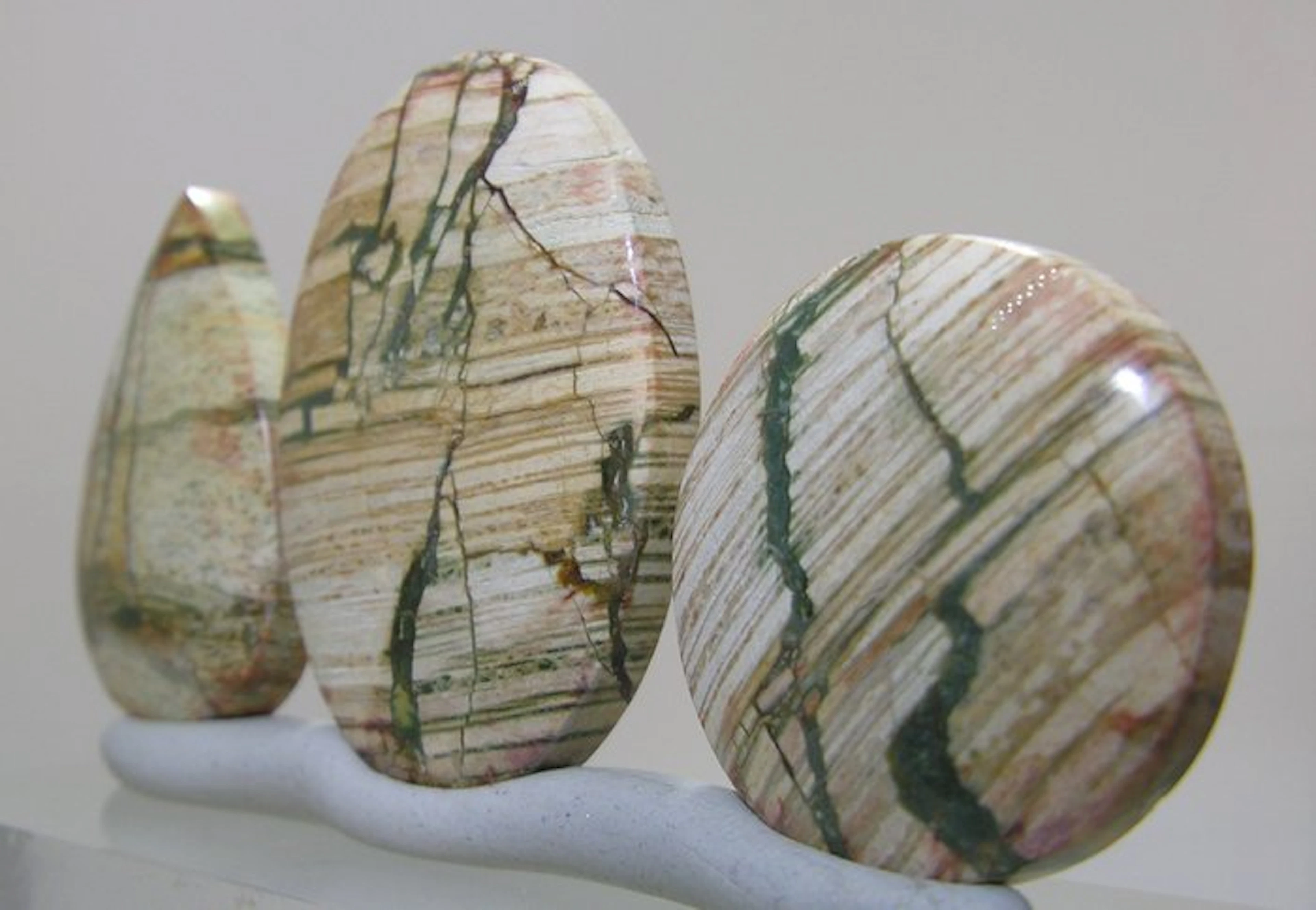 Jasper Cabochon - Height: 38.1 mm - Width: 26.2 mm- 22.7 g - (3)