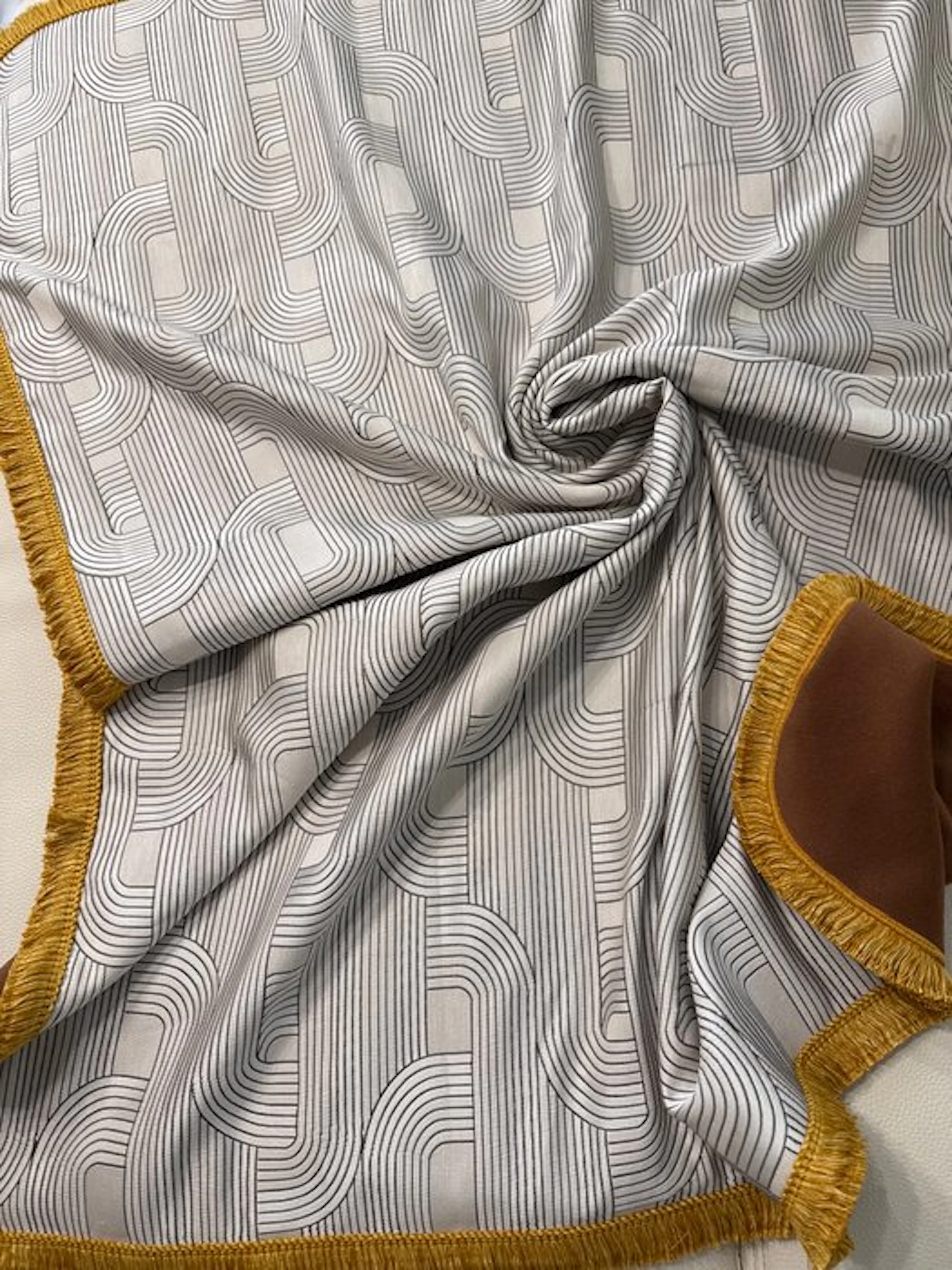 Exclusive cashmere plaid with the 'Circuit 24 Etoupe' silver fabric