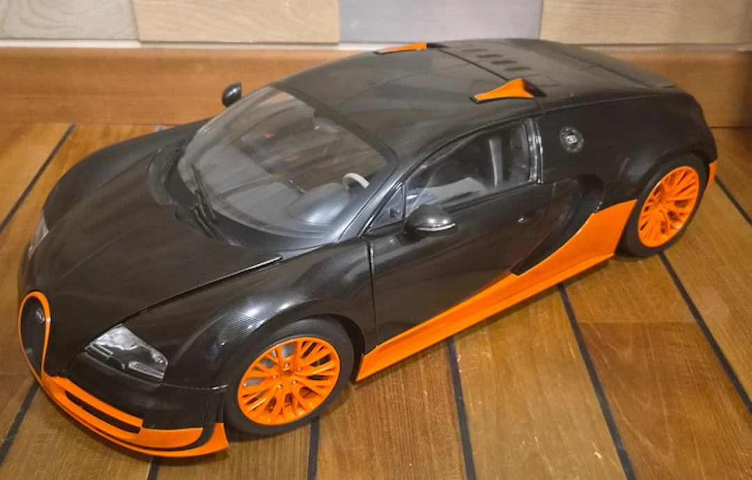 1:8 - Model car