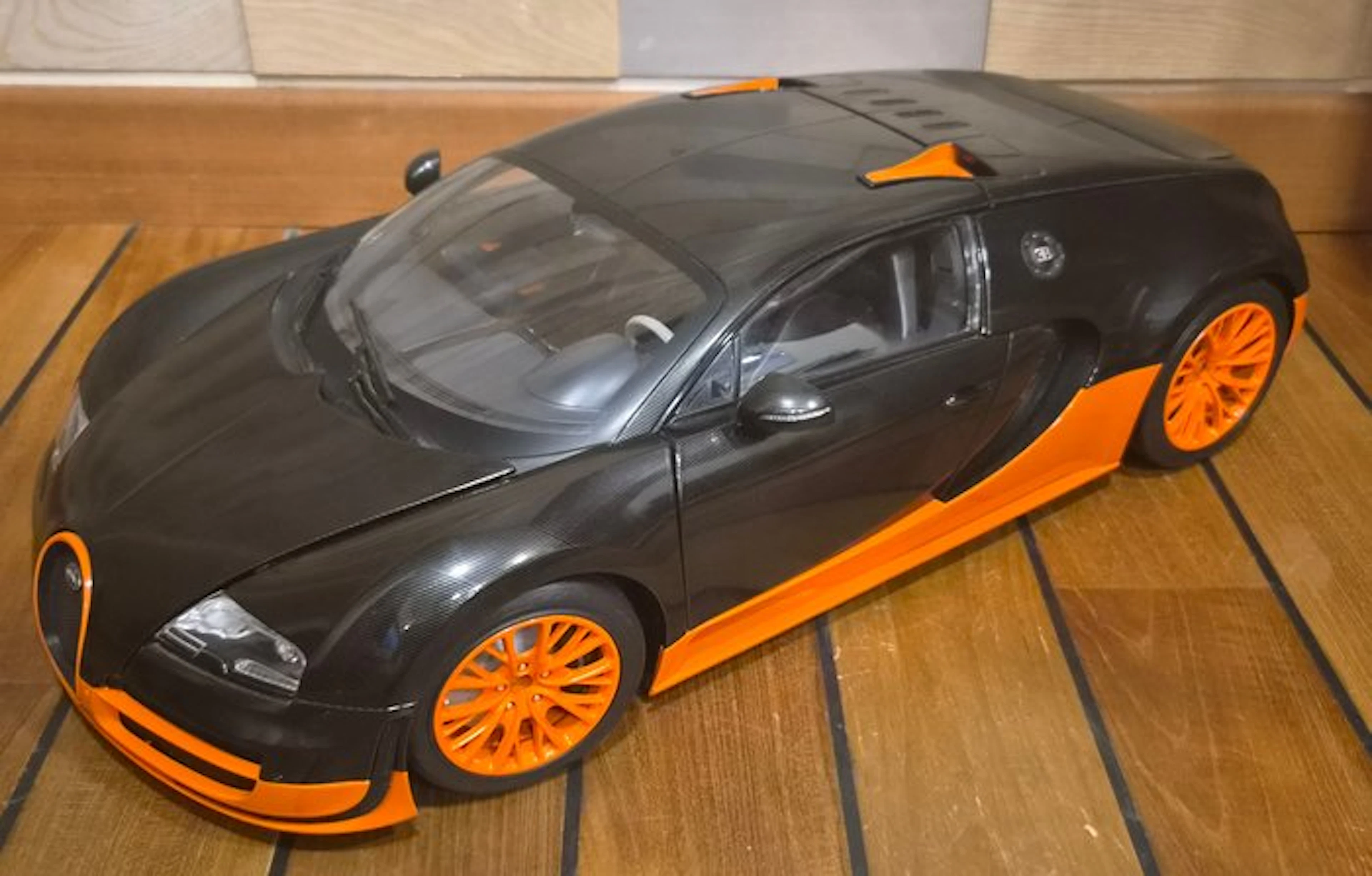 1:8 - Model car