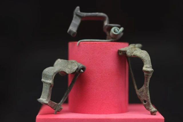 Roman (Republican) - 3 x Bronze Military Fibulae - 4.3 cm (No reserve price)
