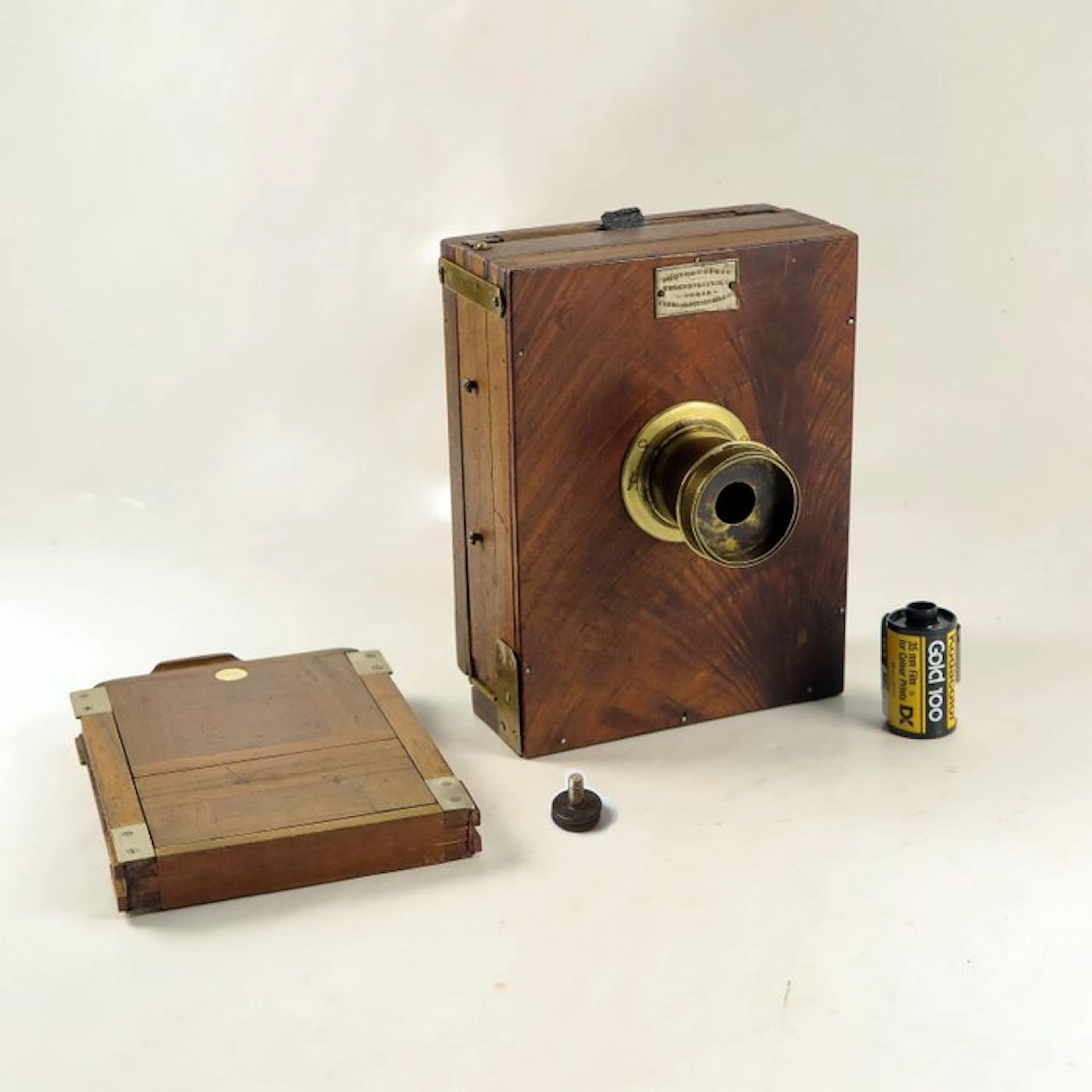 Photographie Vulgarisatrice - L'Incroyable n.1 with rotating bellows