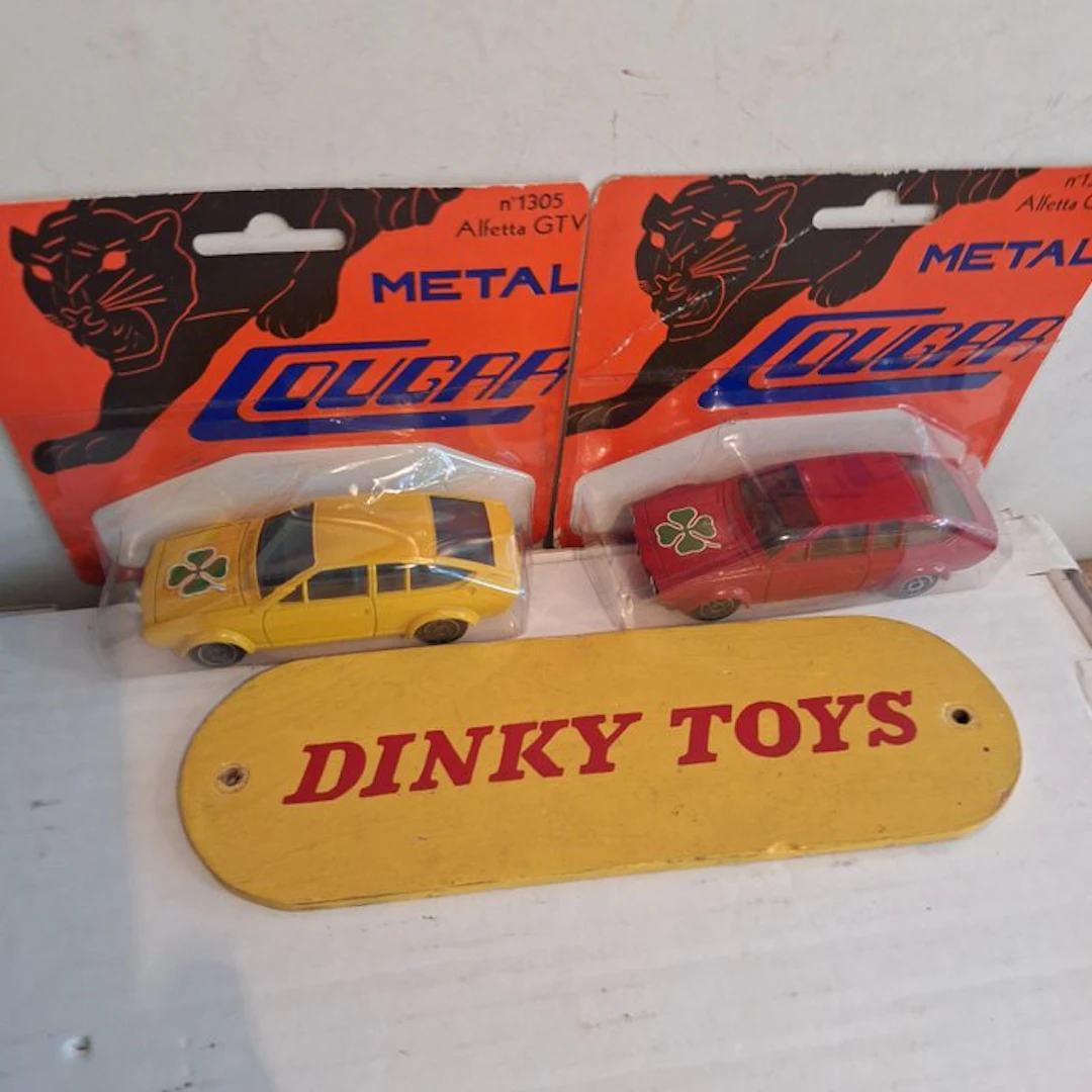 Dinky Toys 1:43 - Model car (2) - Dinky Toys...