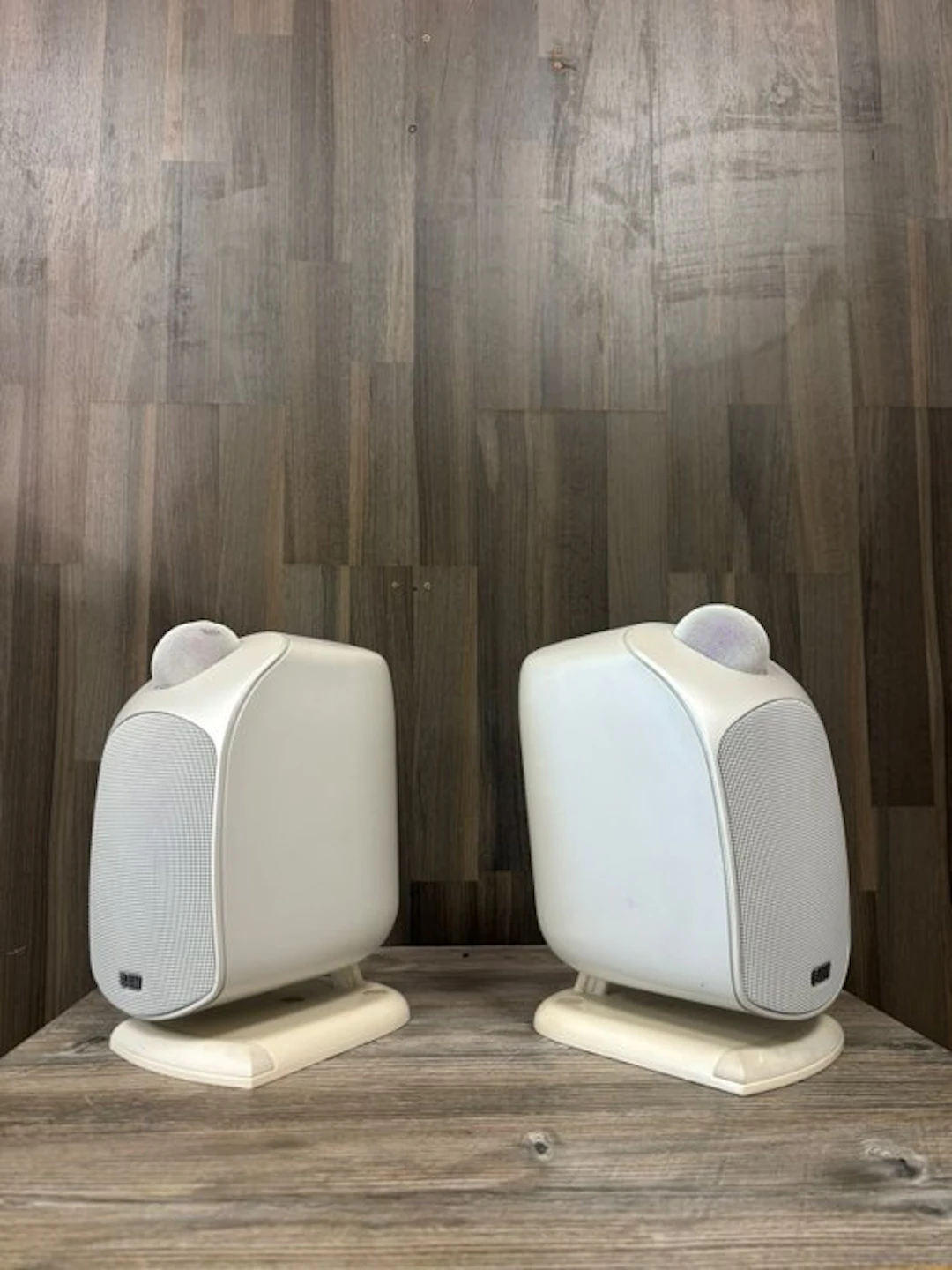 Bower & Wilkins - LM1 / 2-Way Vented-Box Compact Lifestyle Speaker set