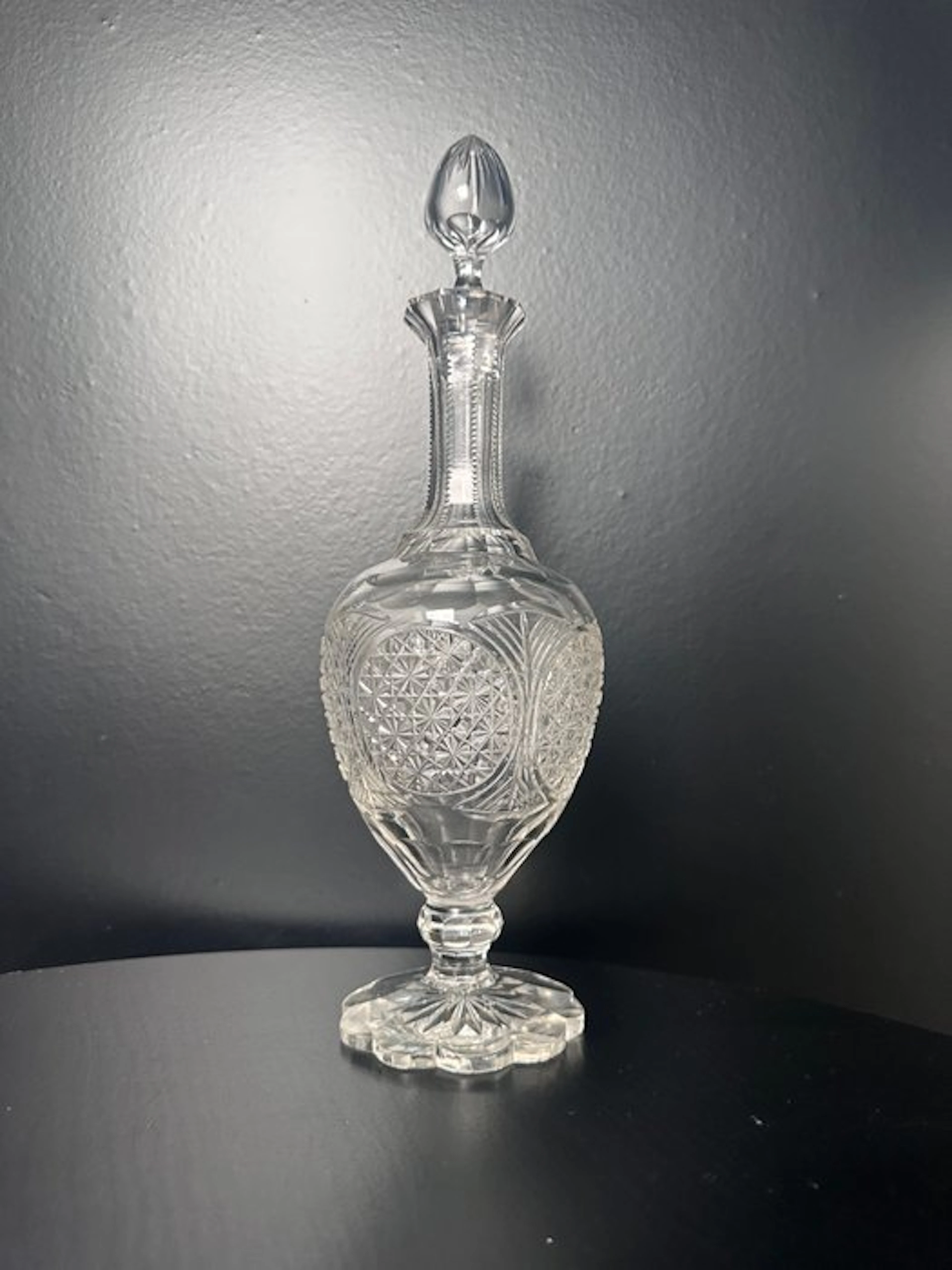 Decanter - Exceptional antique cut-crystal decanter on a...